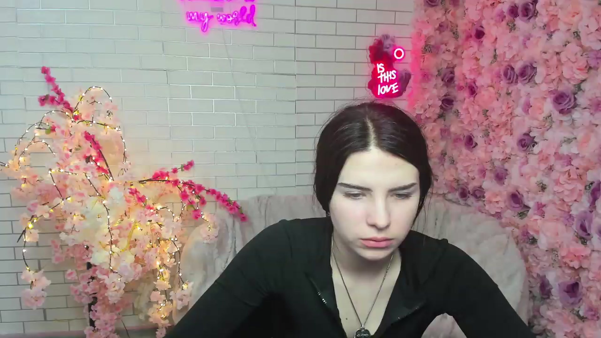 Gallery image thumbnail from KiraVane's myfreecams stream on, 09/23/2026, 17:14 image 15 of 20