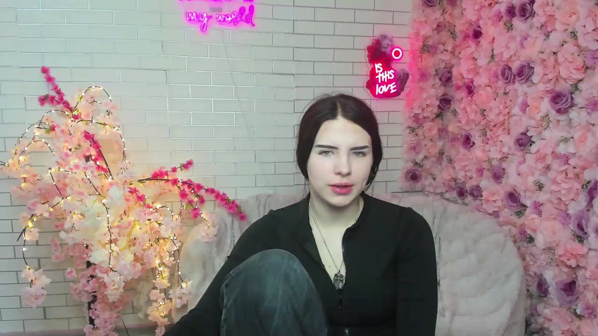 Gallery image thumbnail from KiraVane's myfreecams stream on, 09/23/2026, 17:14 image 12 of 20