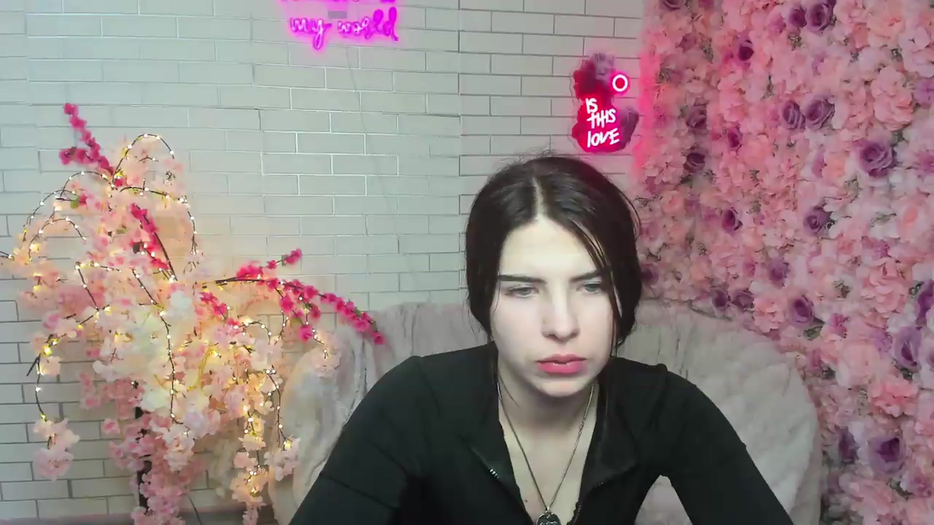 Gallery image thumbnail from KiraVane's myfreecams stream on, 09/23/2026, 17:14 image 18 of 20
