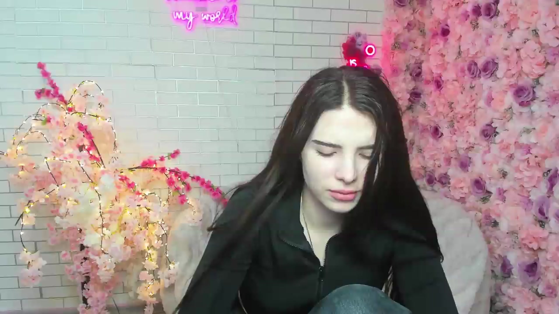 Gallery image thumbnail from KiraVane's myfreecams stream on, 09/23/2026, 17:14 image 1 of 20