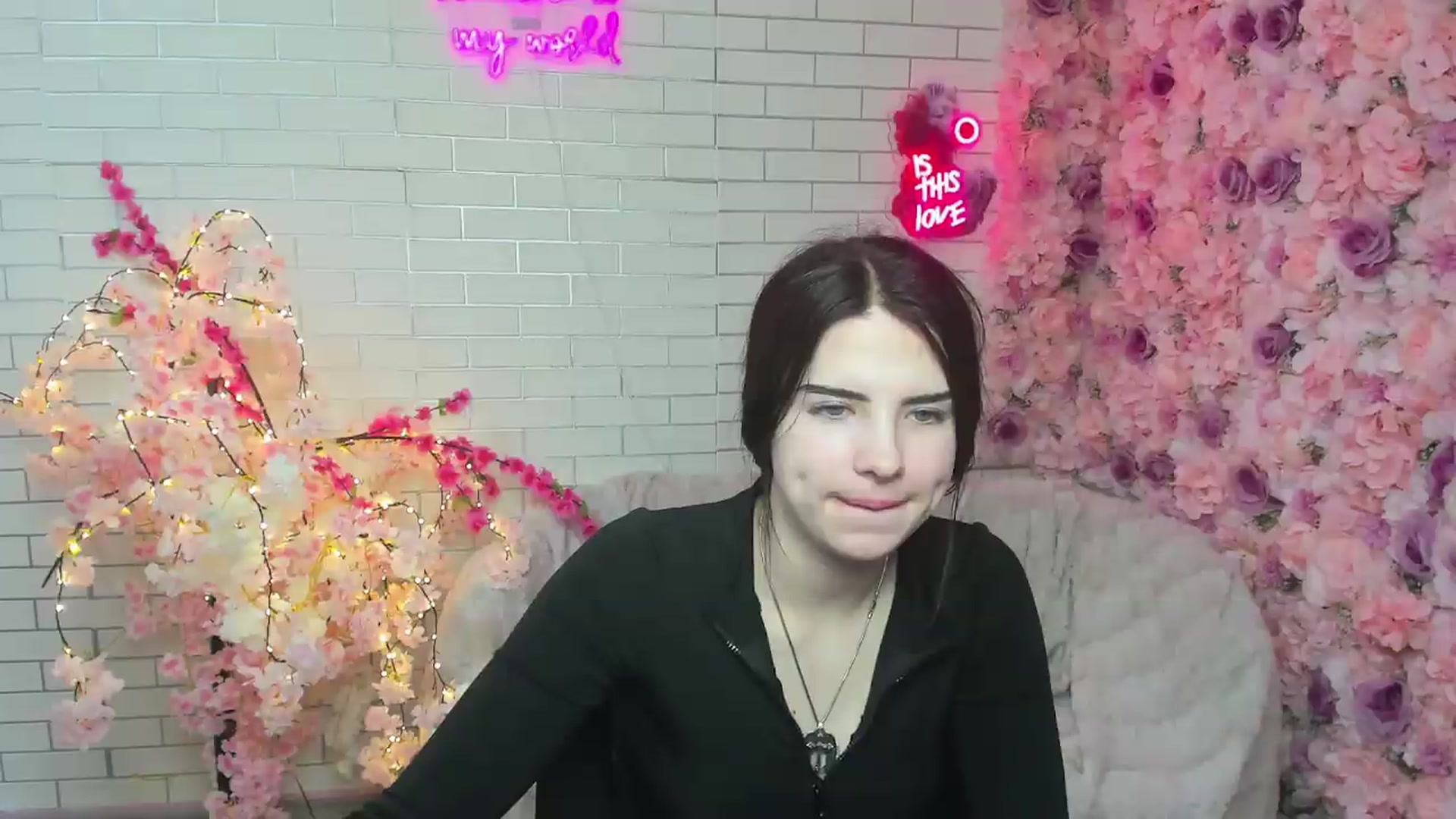 Gallery image thumbnail from KiraVane's myfreecams stream on, 09/23/2026, 17:14 image 16 of 20