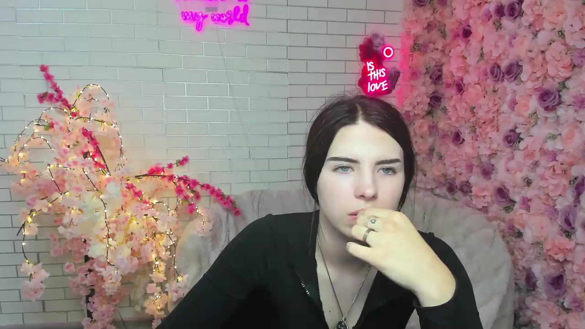 Gallery image thumbnail from KiraVane's myfreecams stream on, 09/23/2026, 17:14 image 14 of 20