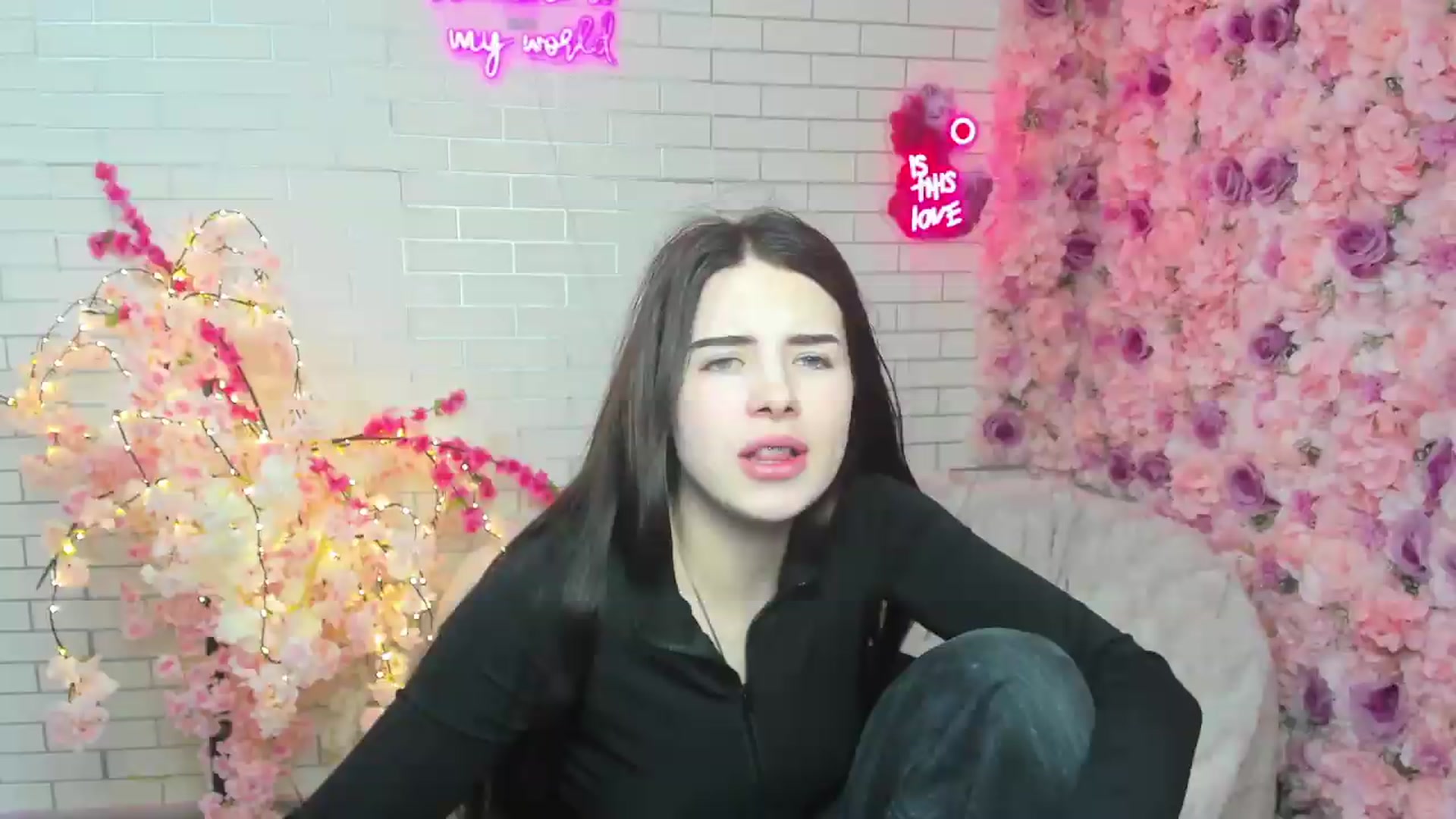 Gallery image thumbnail from KiraVane's myfreecams stream on, 09/23/2026, 17:14 image 3 of 20