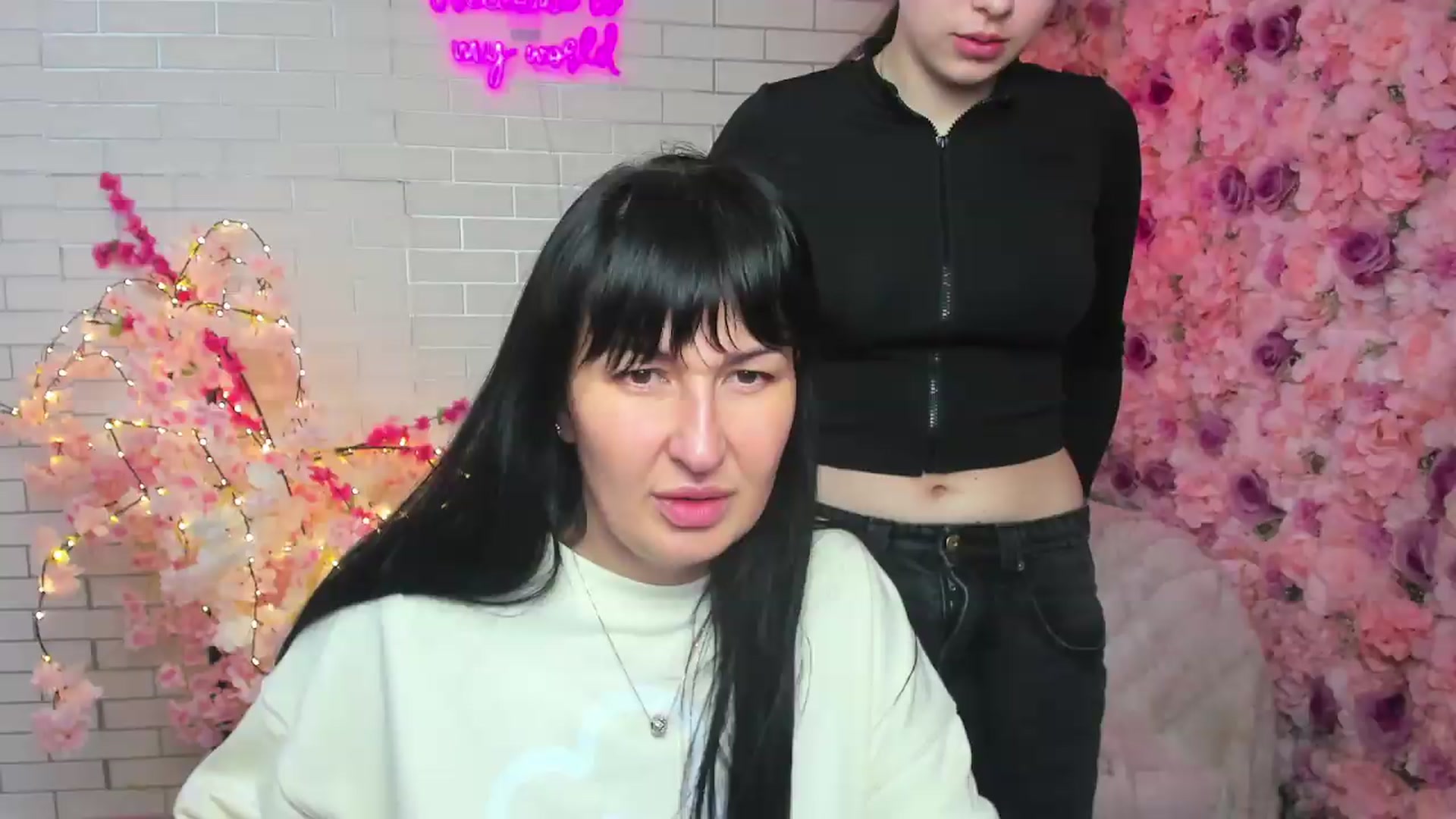 Gallery image thumbnail from KiraVane's myfreecams stream on, 09/23/2026, 17:41 image 12 of 20