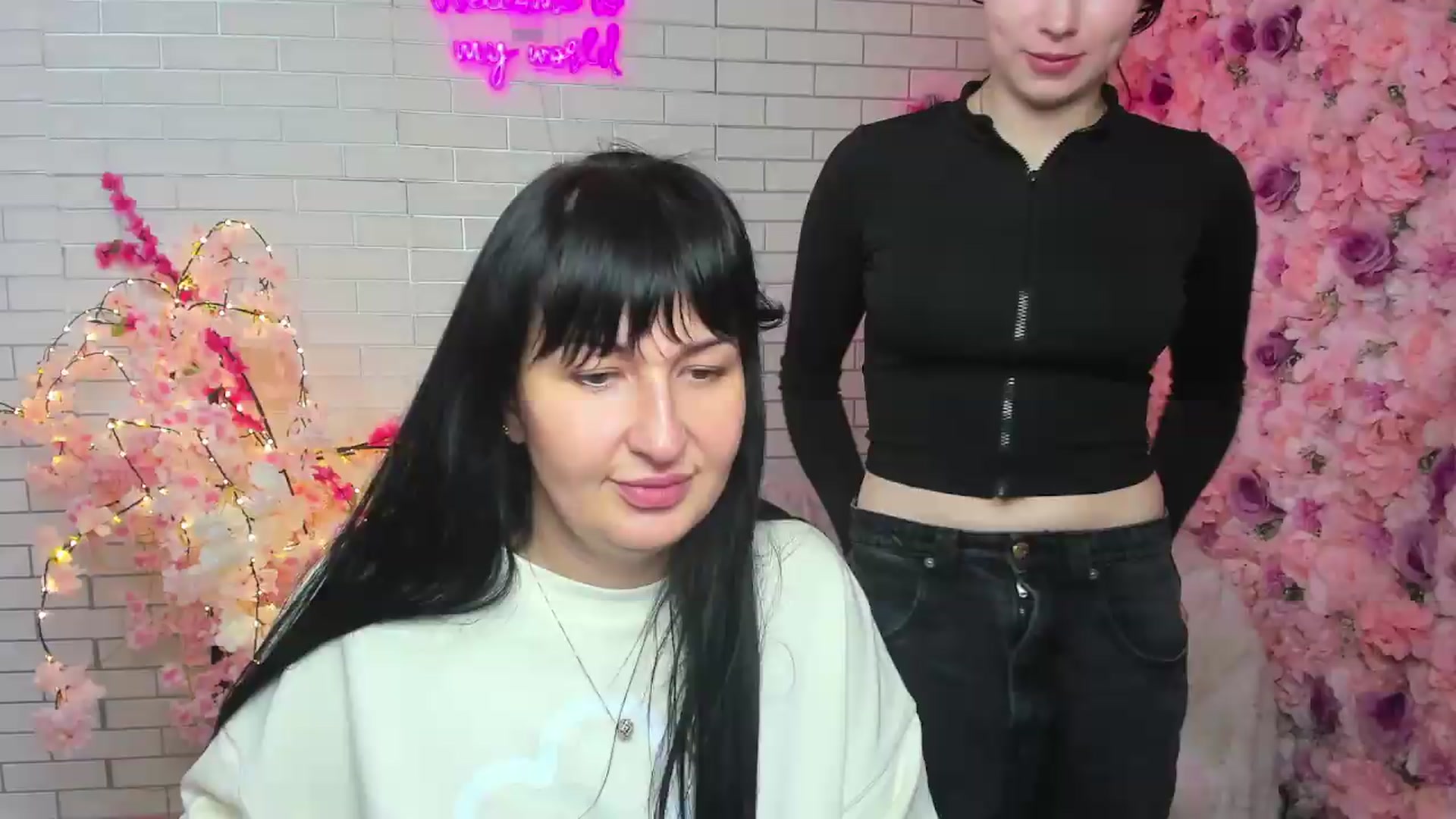 Gallery image thumbnail from KiraVane's myfreecams stream on, 09/23/2026, 17:41 image 13 of 20