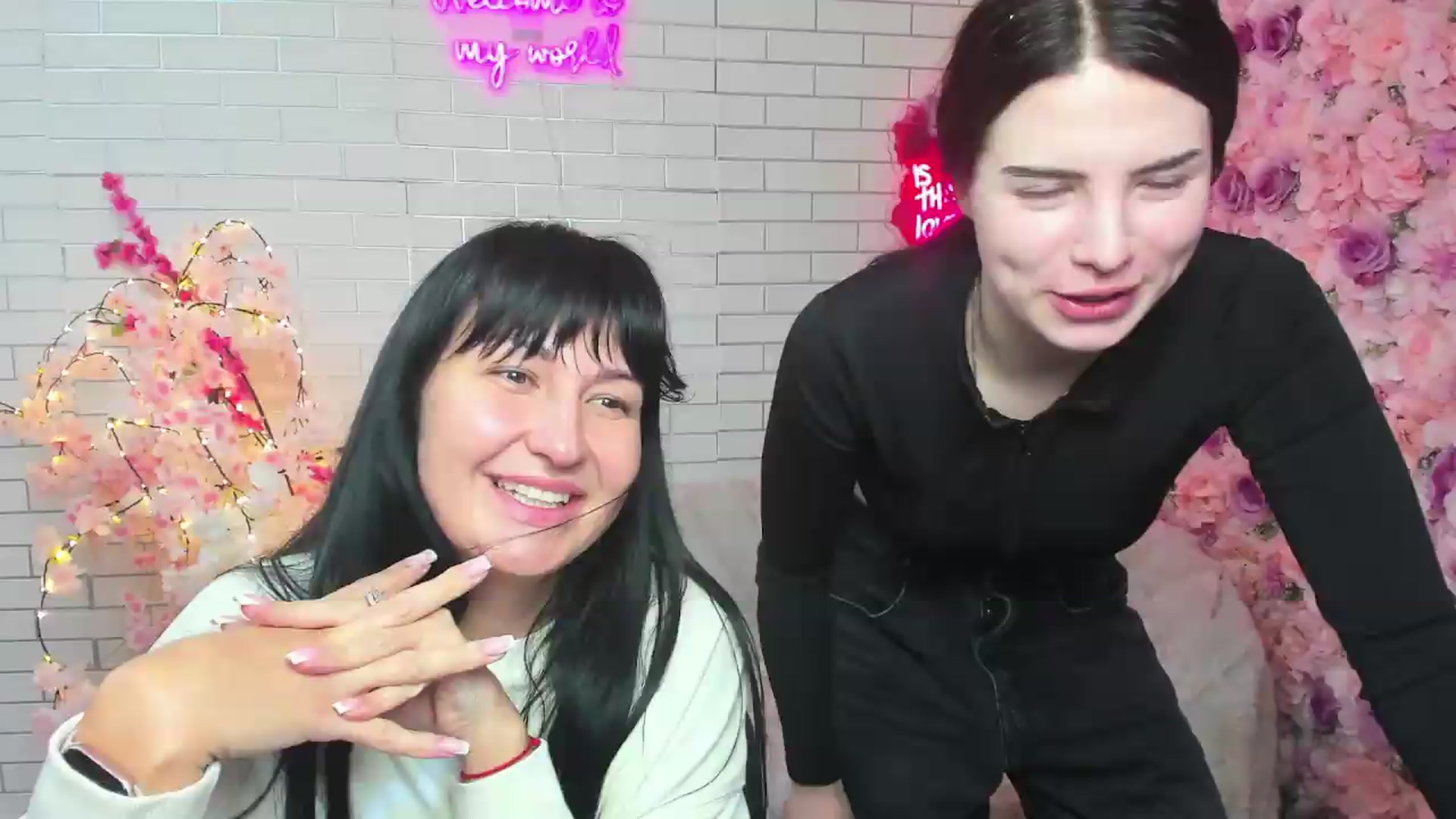 Gallery image thumbnail from KiraVane's myfreecams stream on, 09/23/2026, 17:41 image 19 of 20