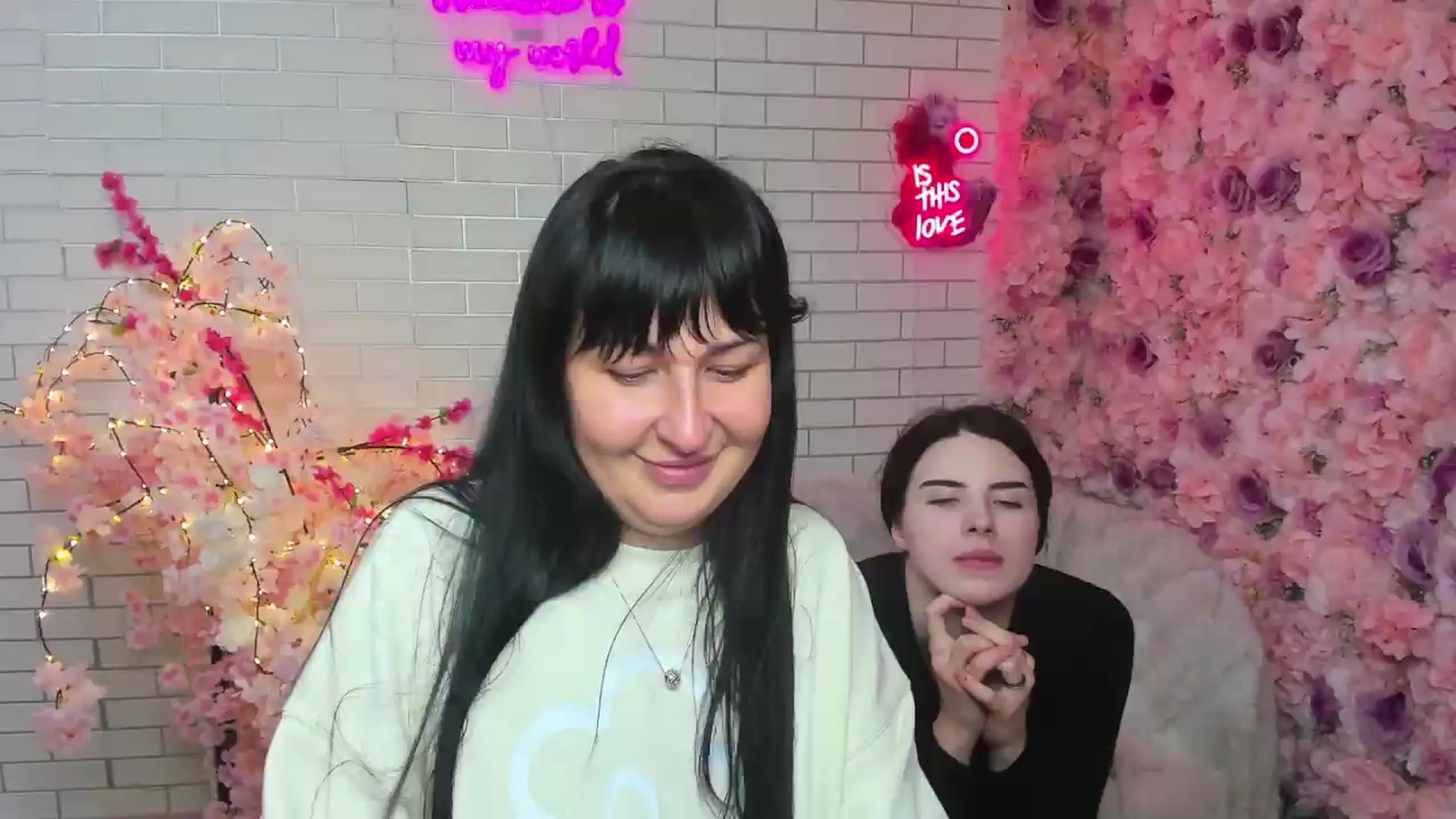 Gallery image thumbnail from KiraVane's myfreecams stream on, 09/23/2026, 17:41 image 15 of 20