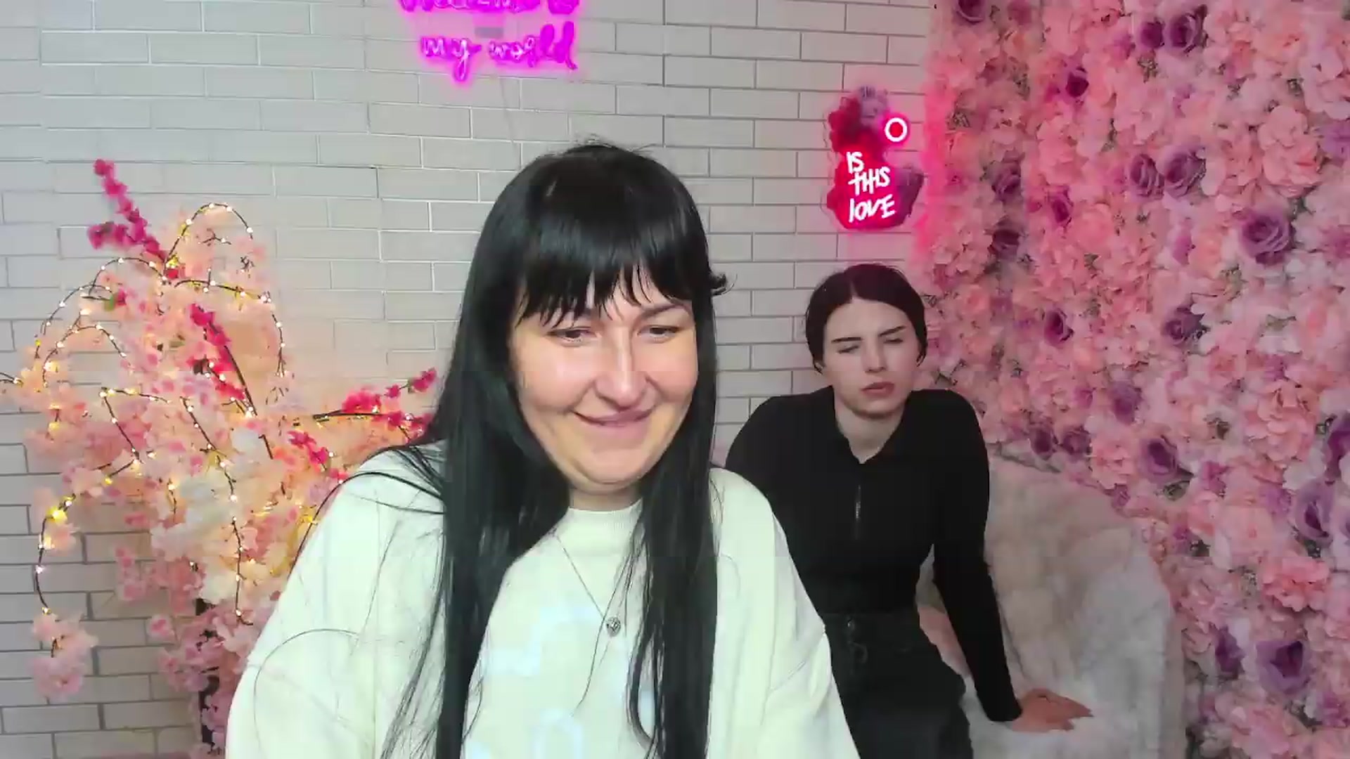 Gallery image thumbnail from KiraVane's myfreecams stream on, 09/23/2026, 17:41 image 18 of 20