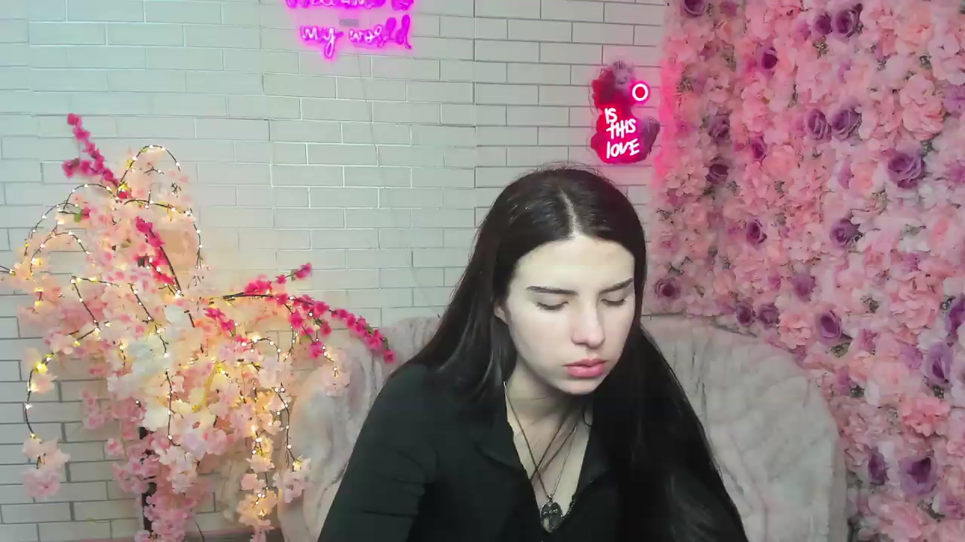 Gallery image thumbnail from KiraVane's myfreecams stream on, 09/23/2026, 18:05 image 3 of 20