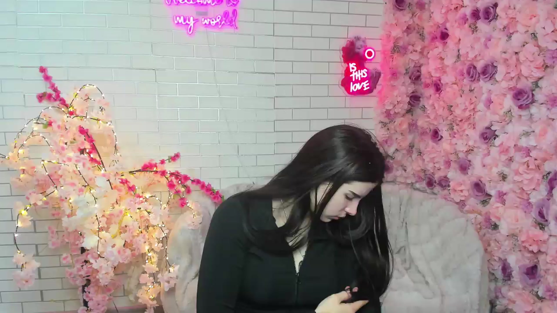 Gallery image thumbnail from KiraVane's myfreecams stream on, 09/23/2026, 18:05 image 14 of 20