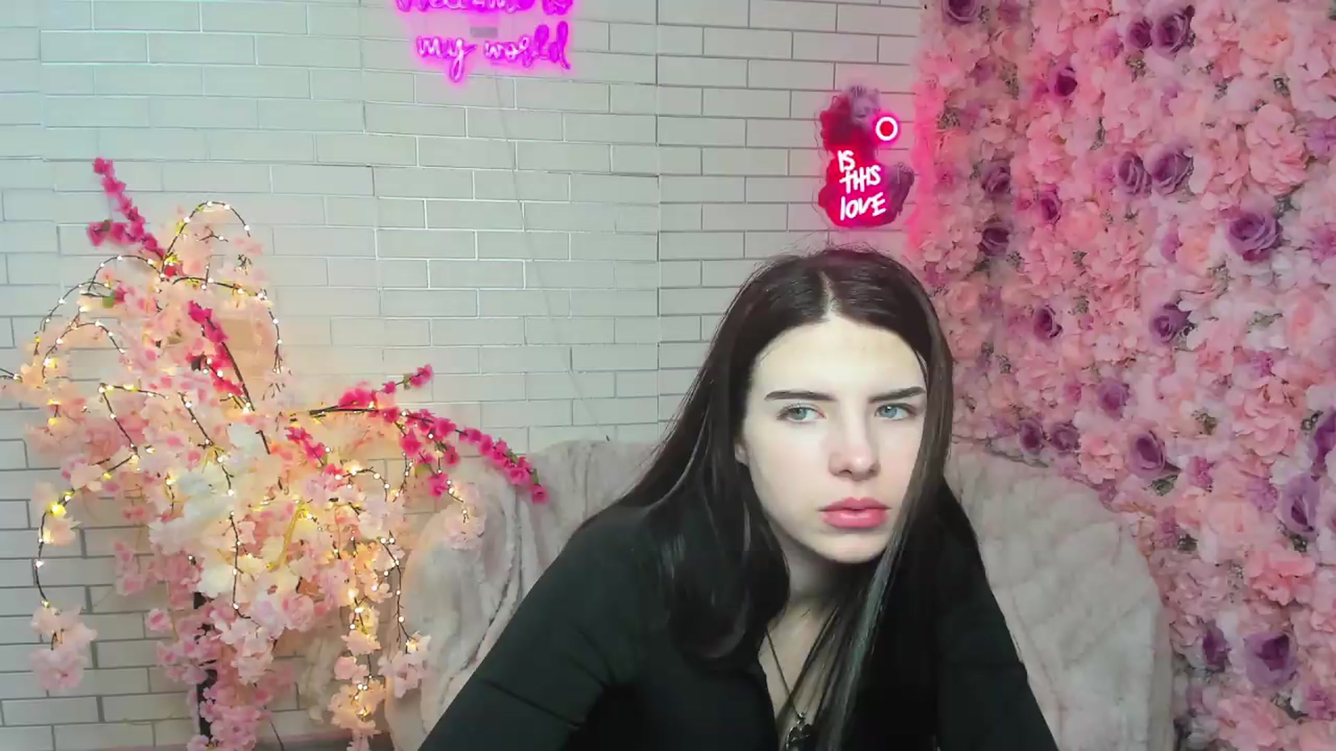 Gallery image thumbnail from KiraVane's myfreecams stream on, 09/23/2026, 18:05 image 12 of 20