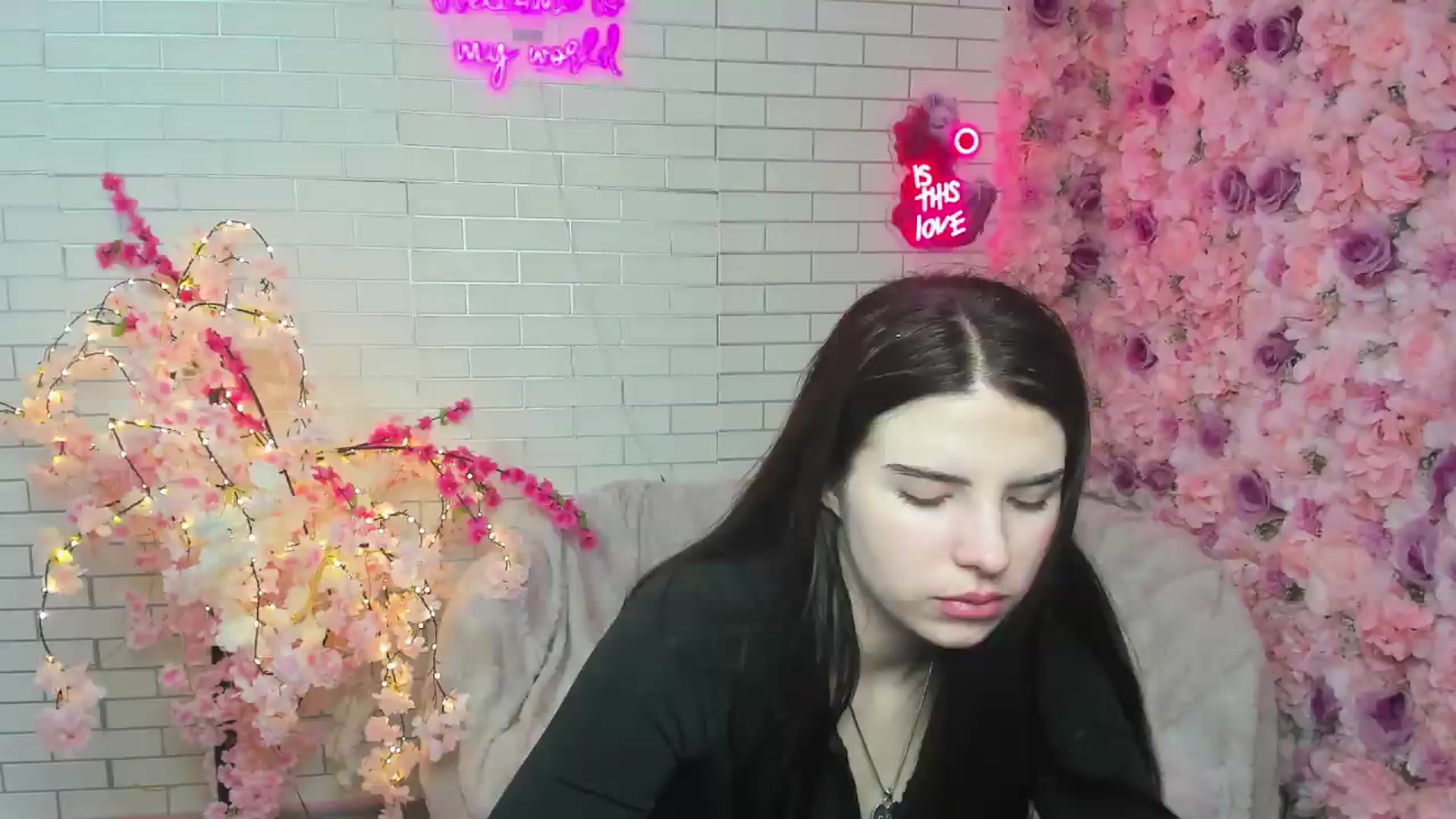 Gallery image thumbnail from KiraVane's myfreecams stream on, 09/23/2026, 18:05 image 17 of 20