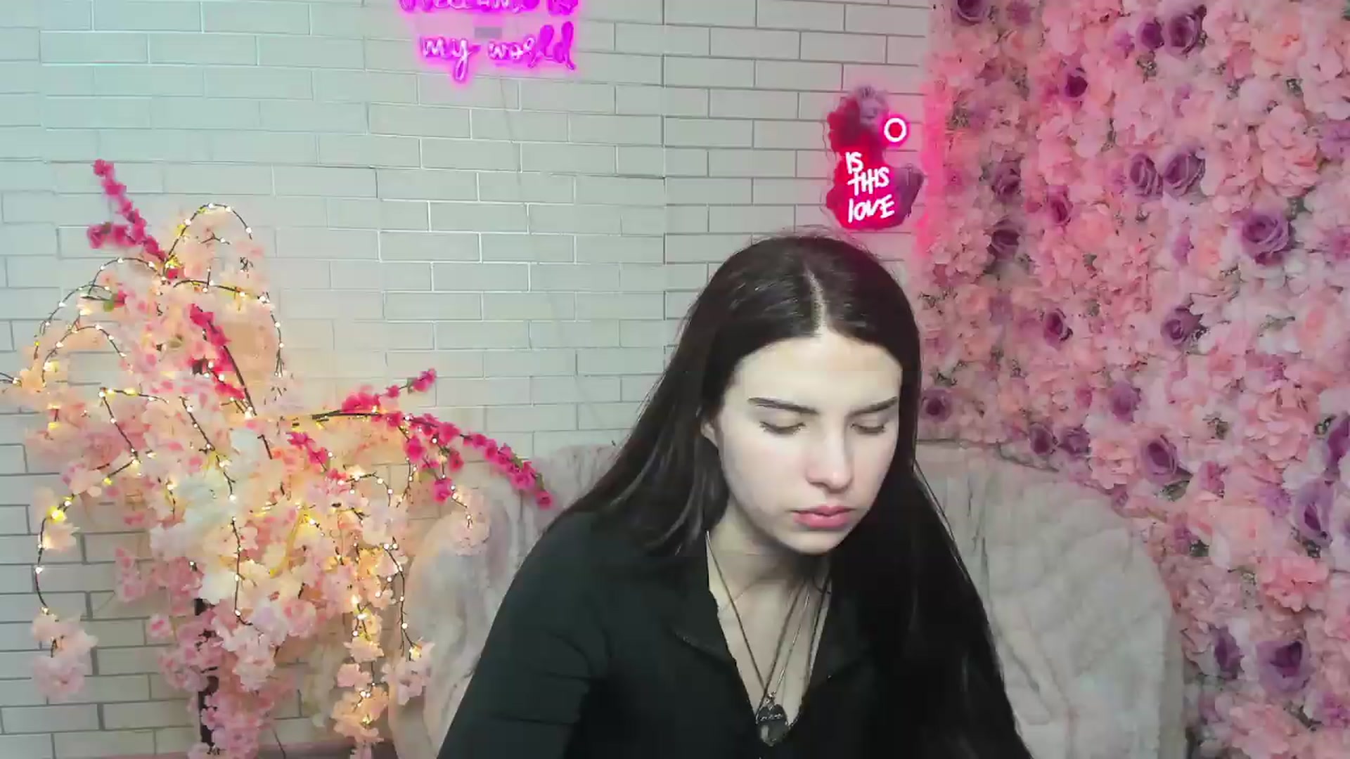 Gallery image thumbnail from KiraVane's myfreecams stream on, 09/23/2026, 18:05 image 2 of 20
