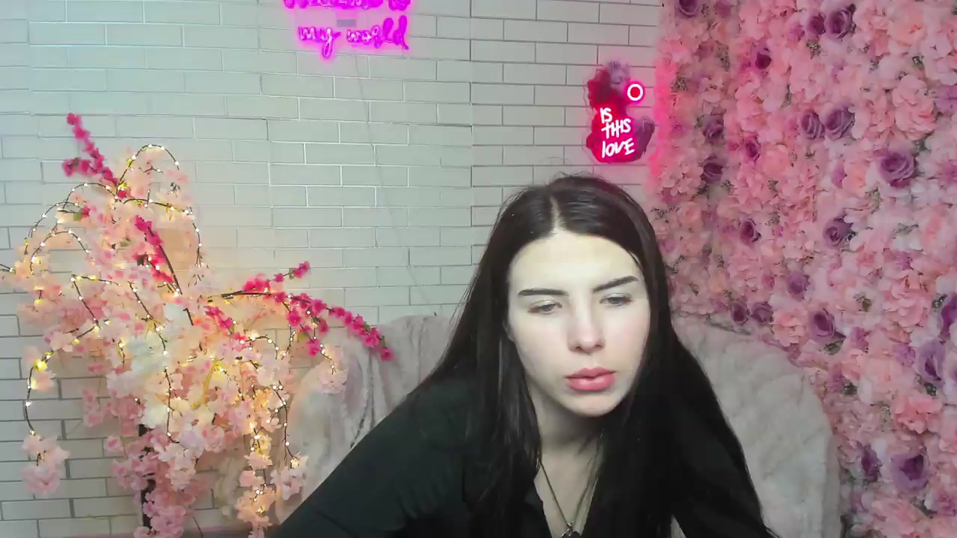 Gallery image thumbnail from KiraVane's myfreecams stream on, 09/23/2026, 18:05 image 16 of 20