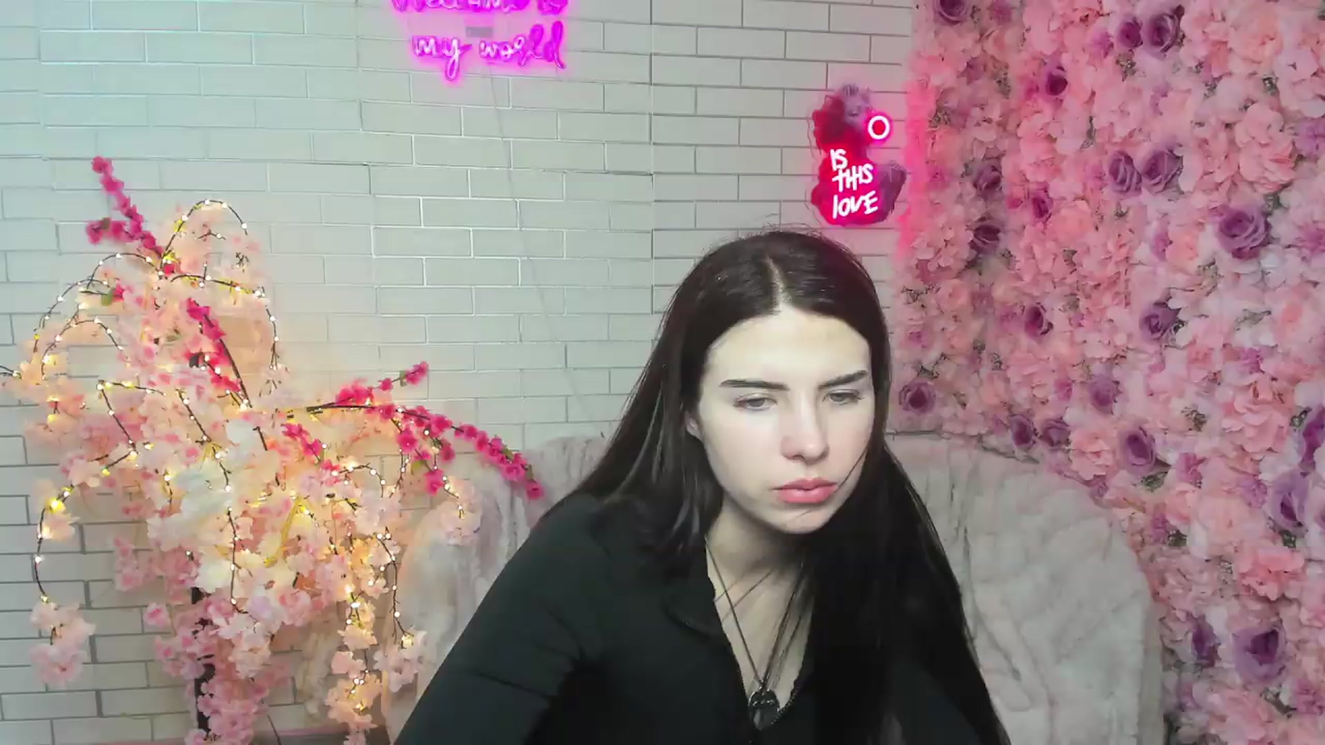 Gallery image thumbnail from KiraVane's myfreecams stream on, 09/23/2026, 18:05 image 4 of 20