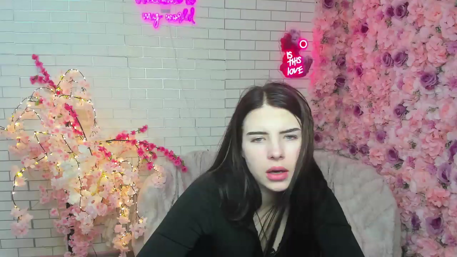 Gallery image thumbnail from KiraVane's myfreecams stream on, 09/23/2026, 18:05 image 11 of 20