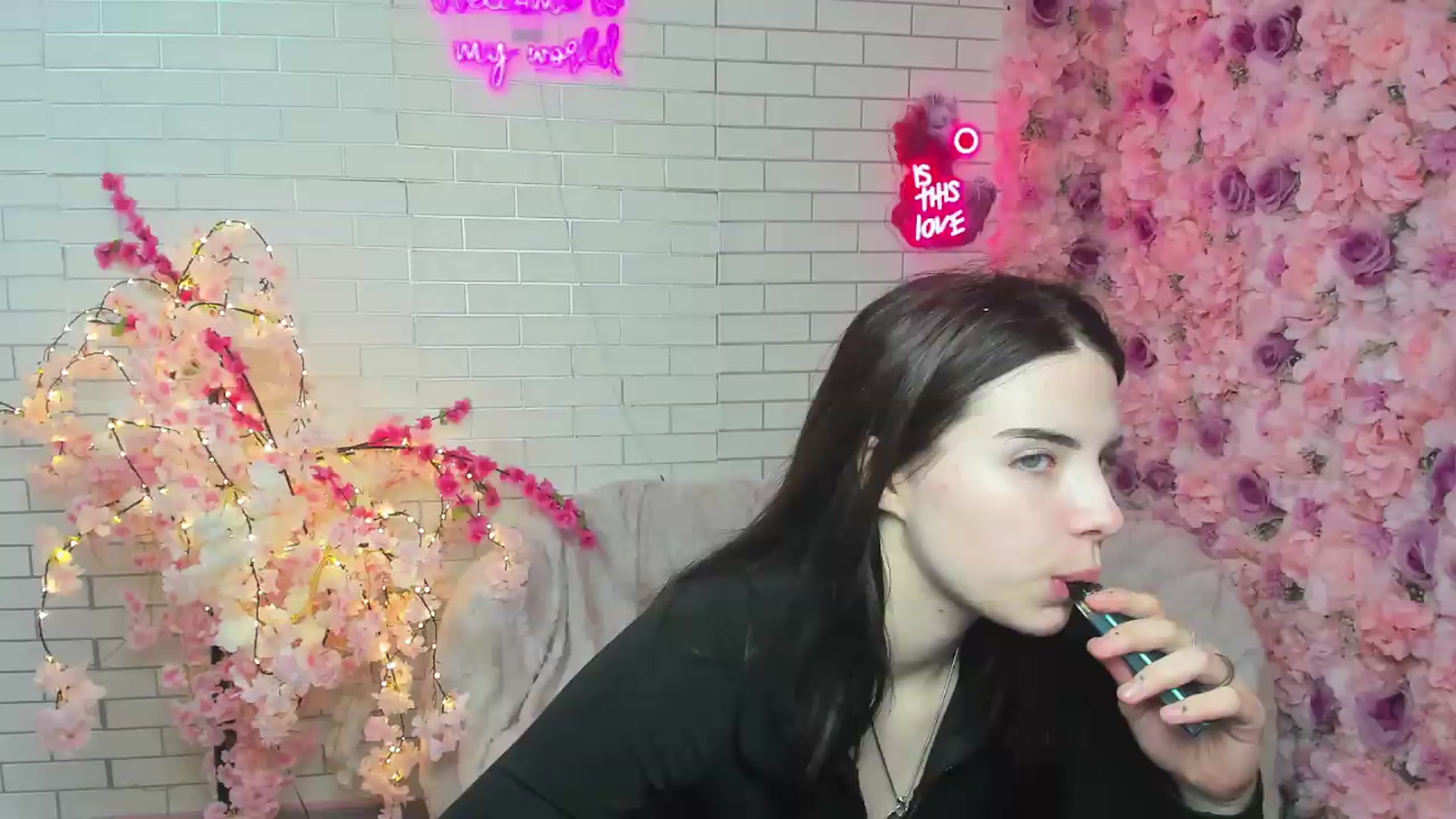 Gallery image thumbnail from KiraVane's myfreecams stream on, 09/23/2026, 18:05 image 15 of 20
