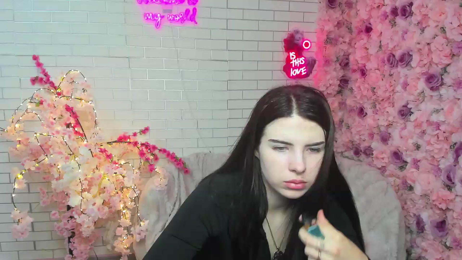 Gallery image thumbnail from KiraVane's myfreecams stream on, 09/23/2026, 18:05 image 20 of 20