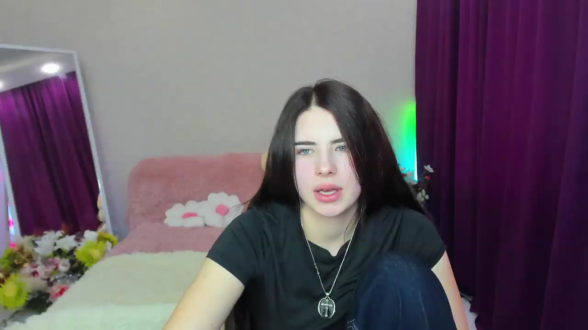 Gallery image thumbnail from KiraVane's myfreecams stream on, 09/24/2026, 08:35 image 18 of 20