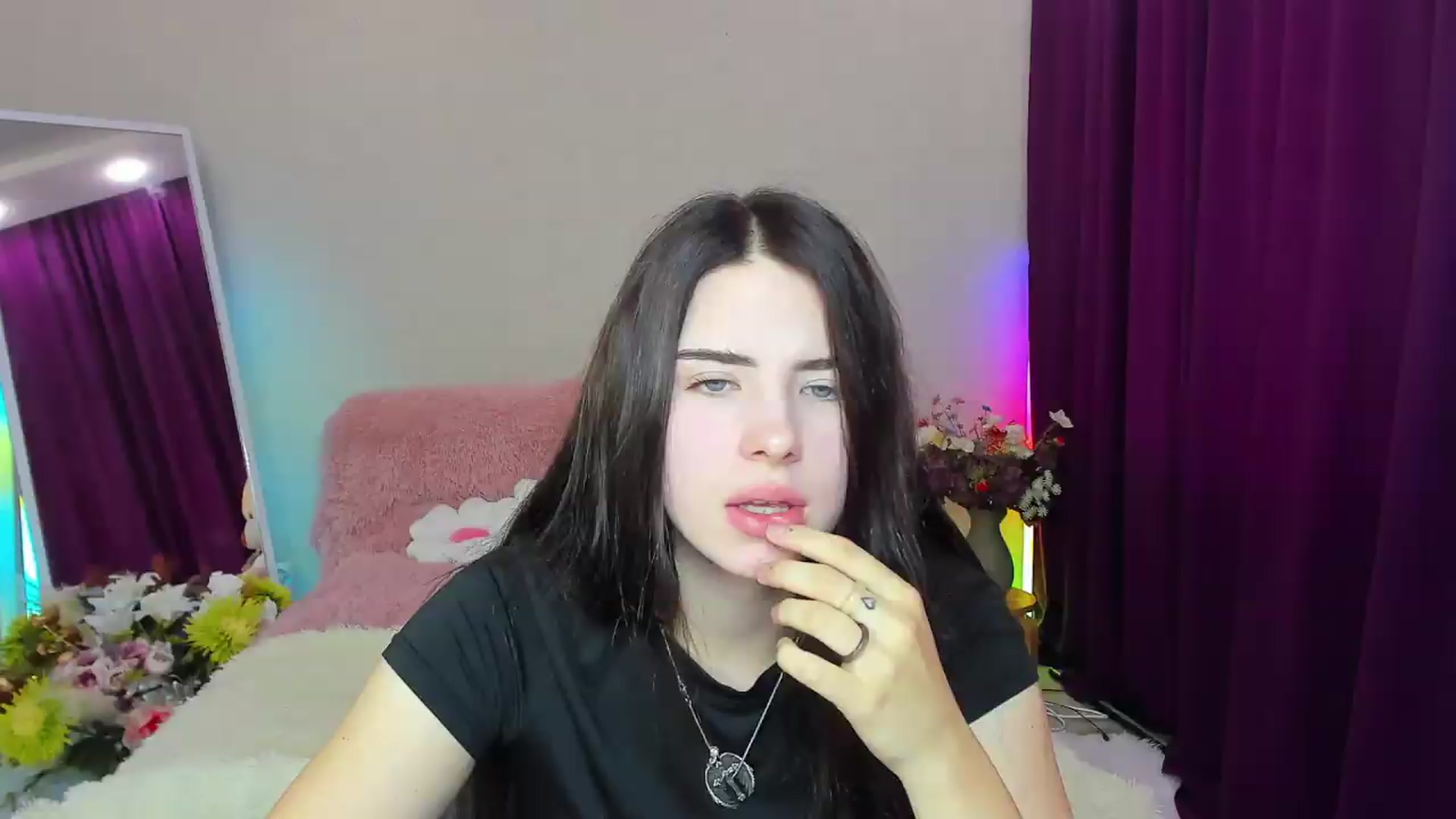 Gallery image thumbnail from KiraVane's myfreecams stream on, 09/24/2026, 08:35 image 8 of 20