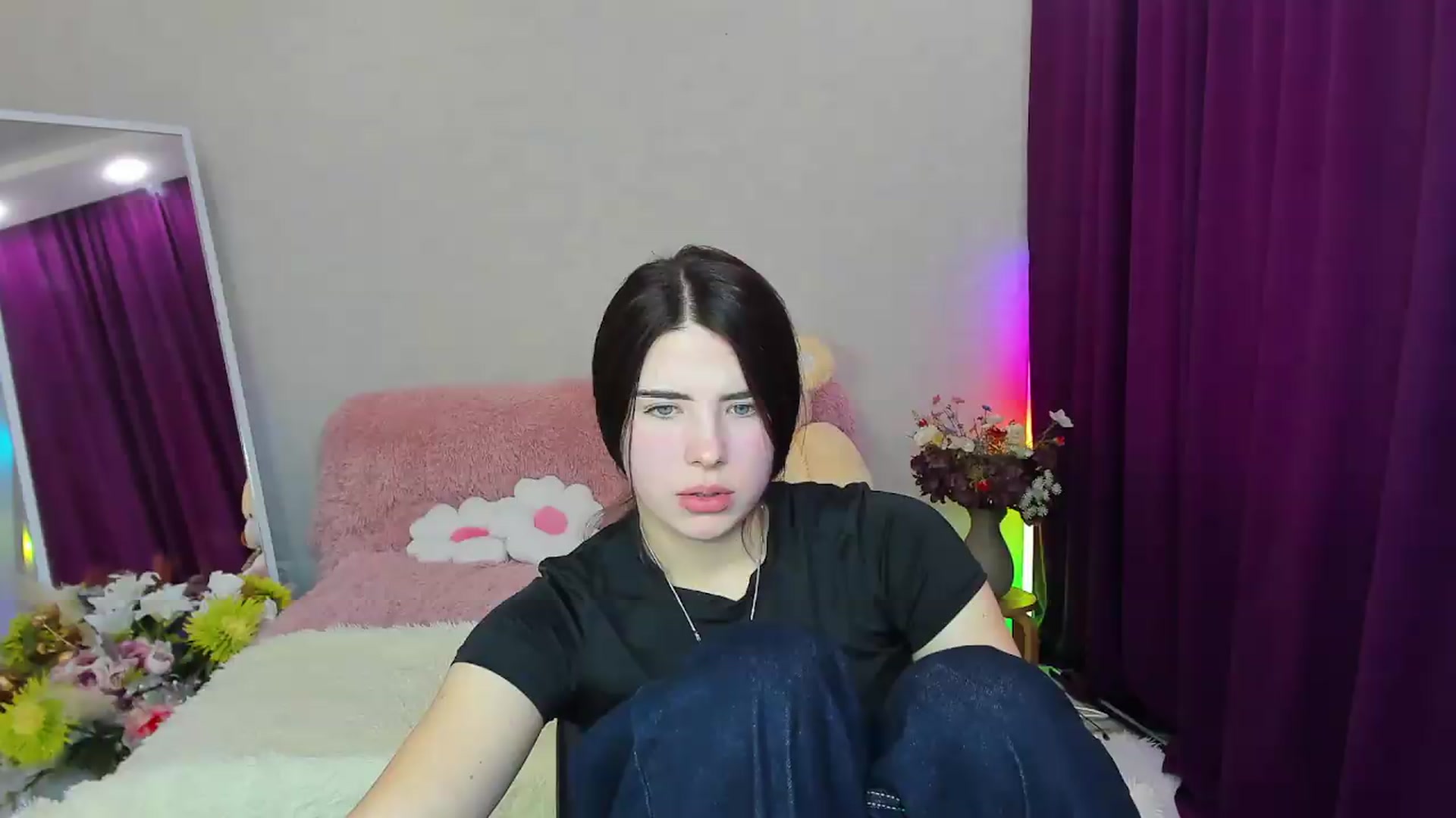 Gallery image thumbnail from KiraVane's myfreecams stream on, 09/24/2026, 08:35 image 17 of 20