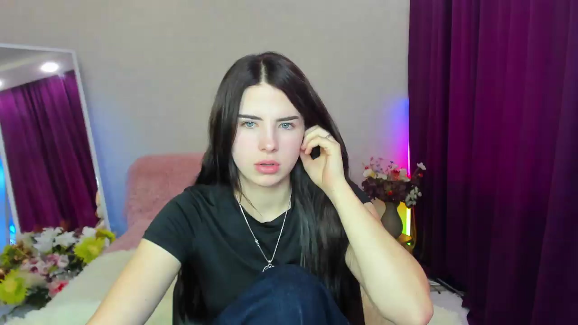 Gallery image thumbnail from KiraVane's myfreecams stream on, 09/24/2026, 09:12 image 2 of 20