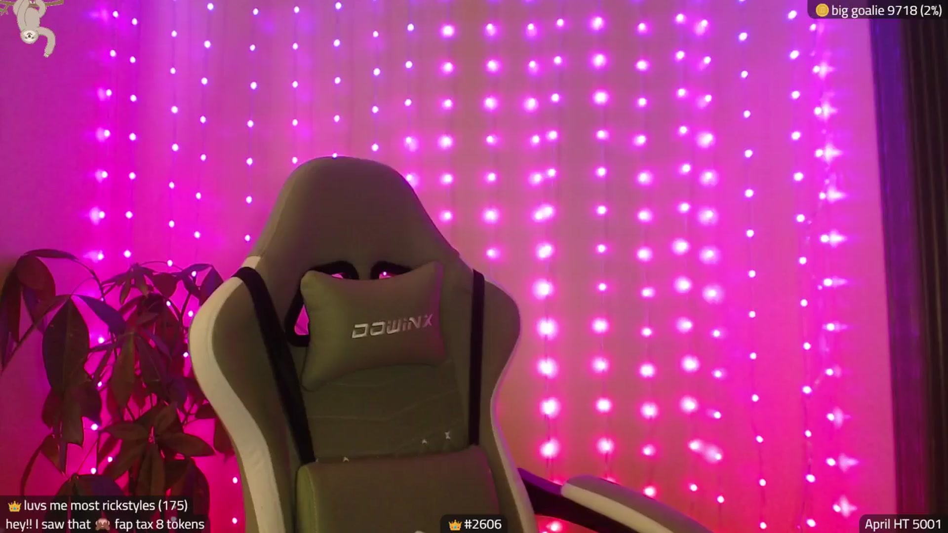 Gallery image thumbnail from Kira_'s myfreecams stream on, 04/16/2025, 24:45 image 9 of 20