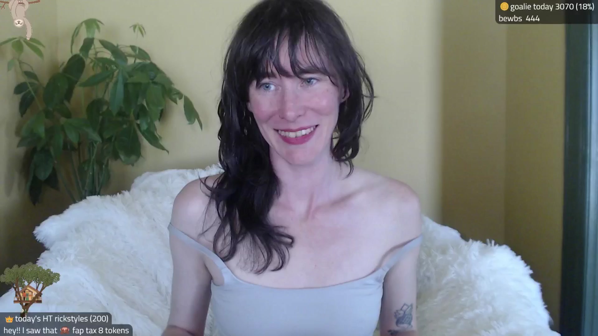 Gallery image thumbnail from Kira_'s myfreecams stream on, 08/01/2025, 19:00 image 3 of 20