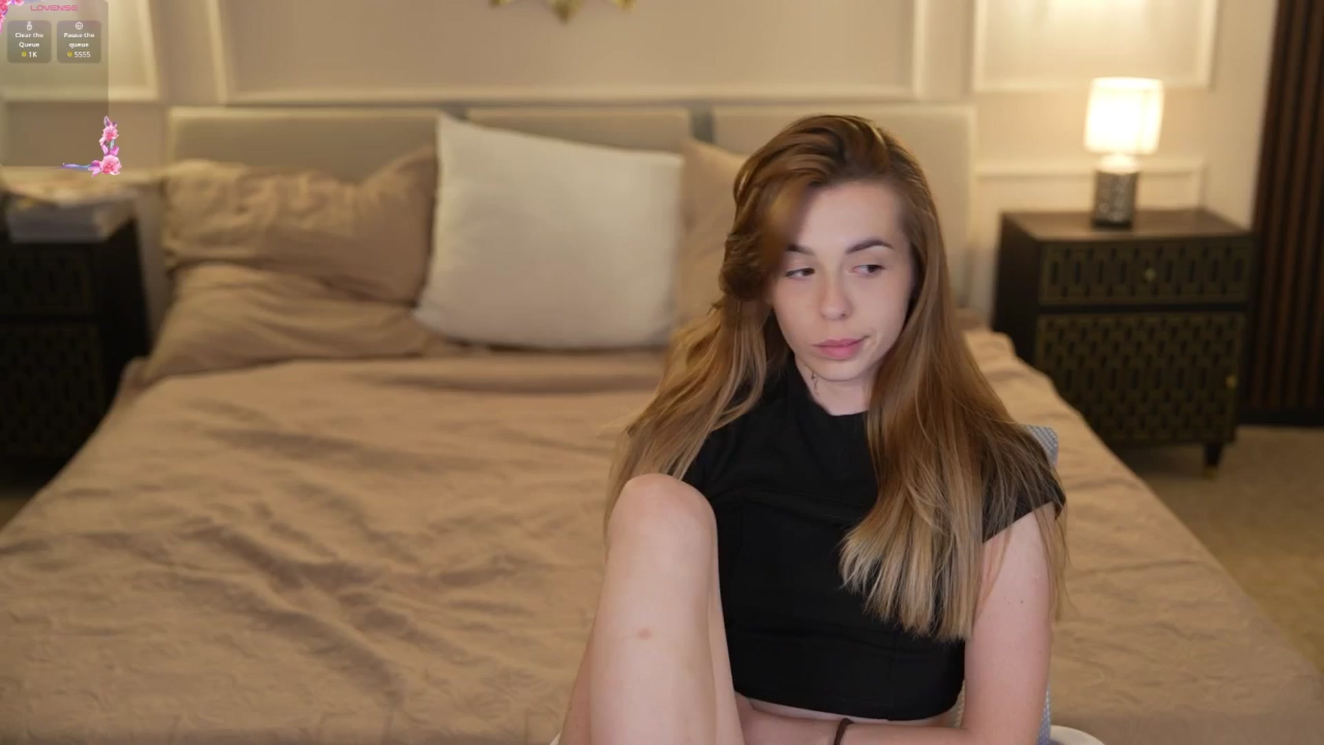 Gallery image thumbnail from Kirasolo's myfreecams stream on, 06/23/2025, 23:57 image 6 of 20