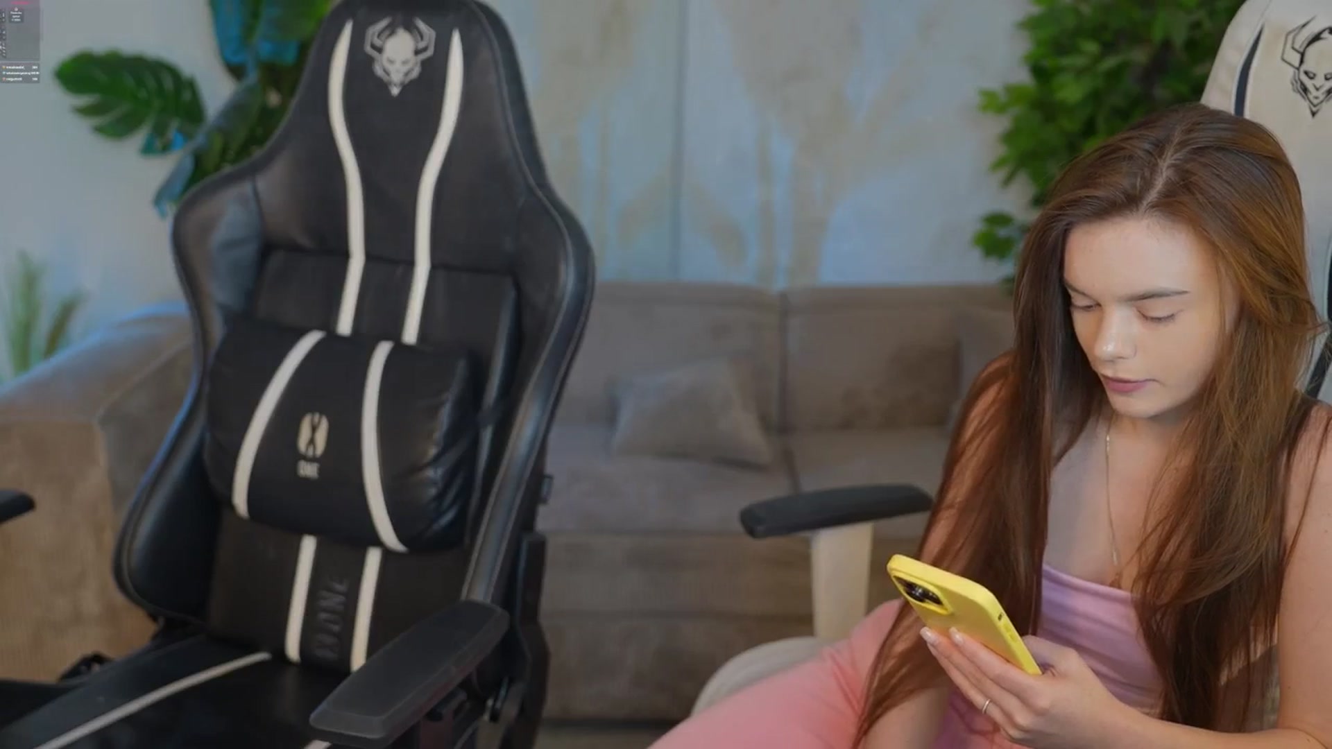 Gallery image thumbnail from Kirasolo's myfreecams stream on, 07/01/2025, 24:59 image 20 of 20