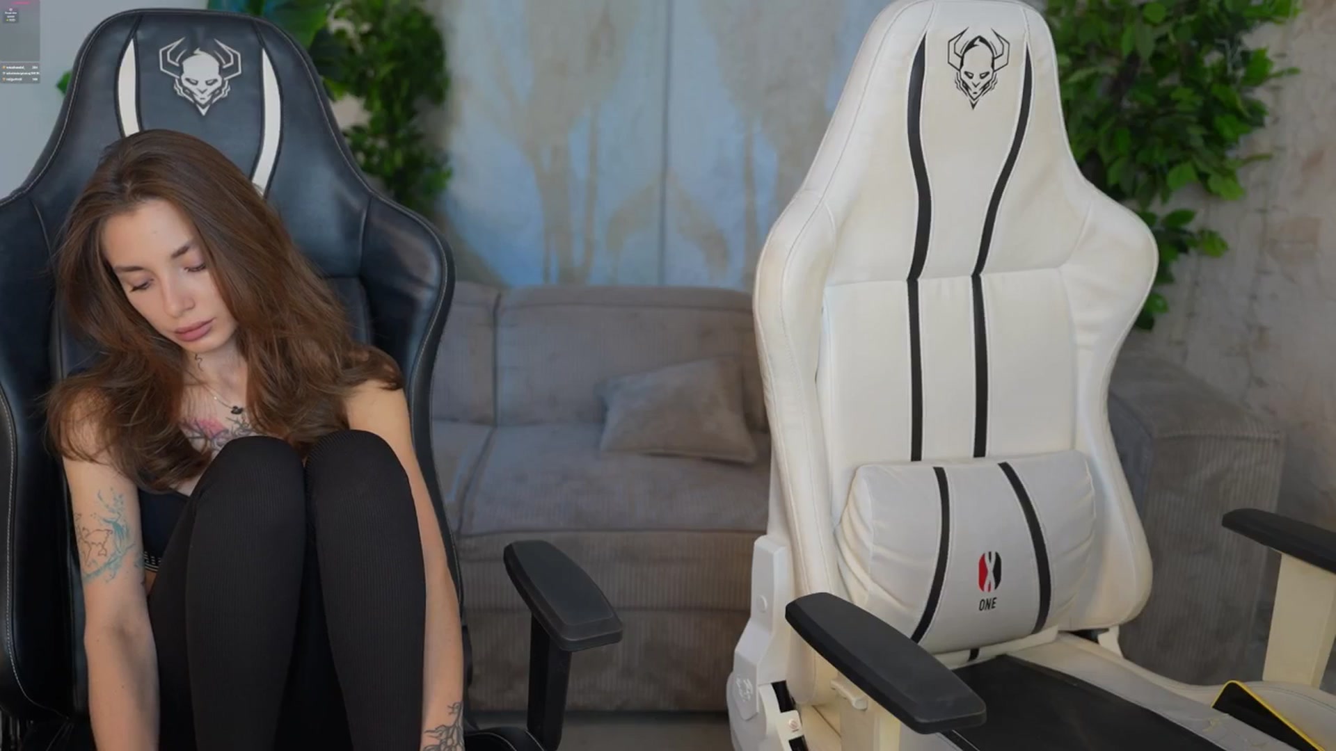 Gallery image thumbnail from Kirasolo's myfreecams stream on, 07/01/2025, 24:59 image 13 of 20