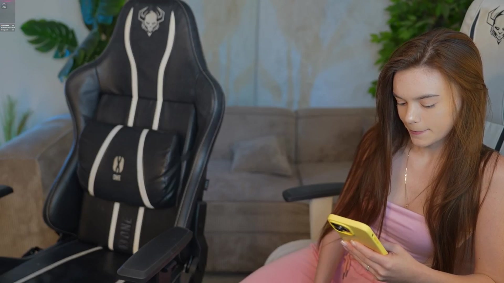 Gallery image thumbnail from Kirasolo's myfreecams stream on, 07/01/2025, 24:59 image 19 of 20