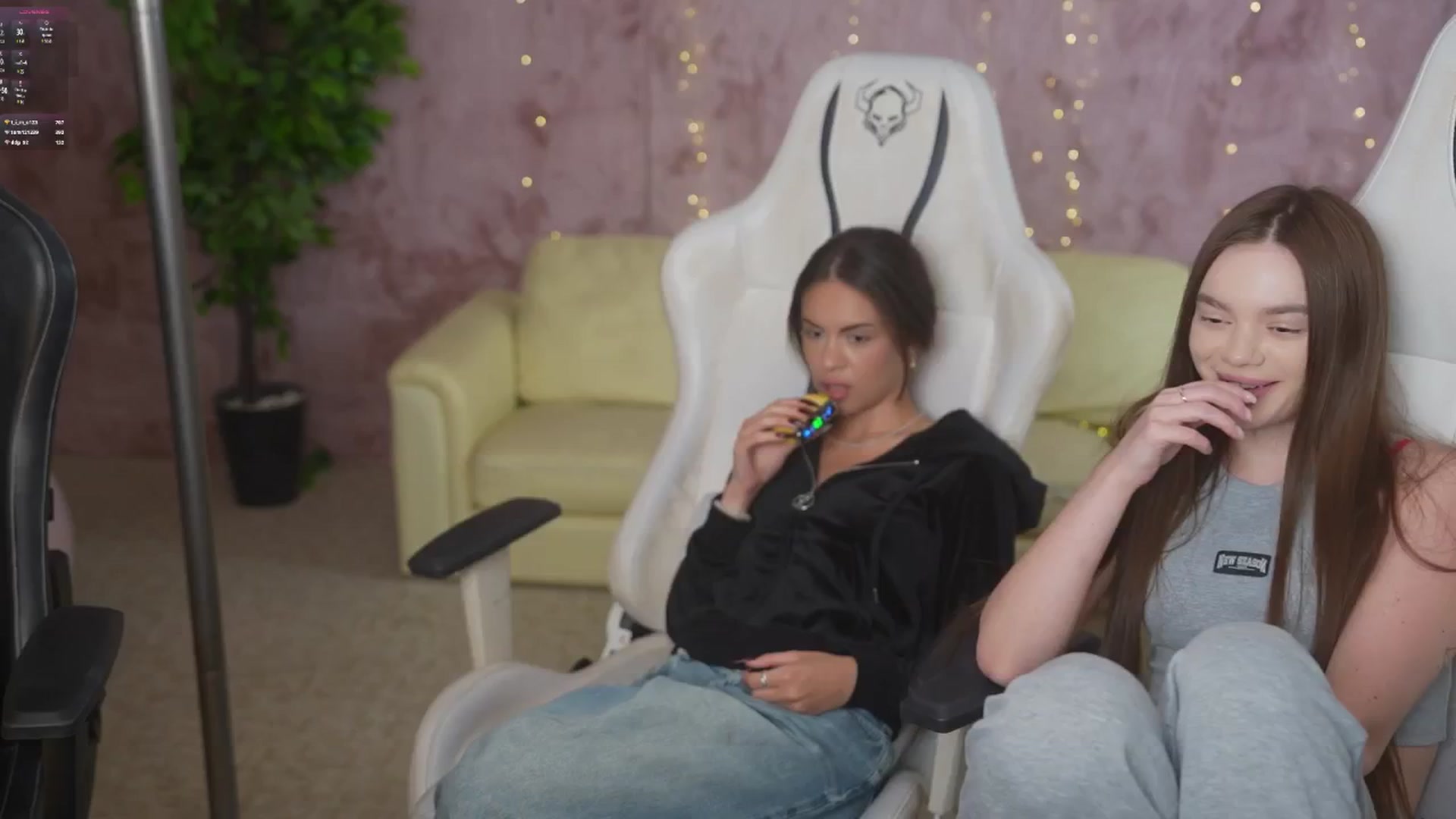 Gallery image thumbnail from Kirasolo's myfreecams stream on, 07/01/2025, 20:03 image 6 of 20