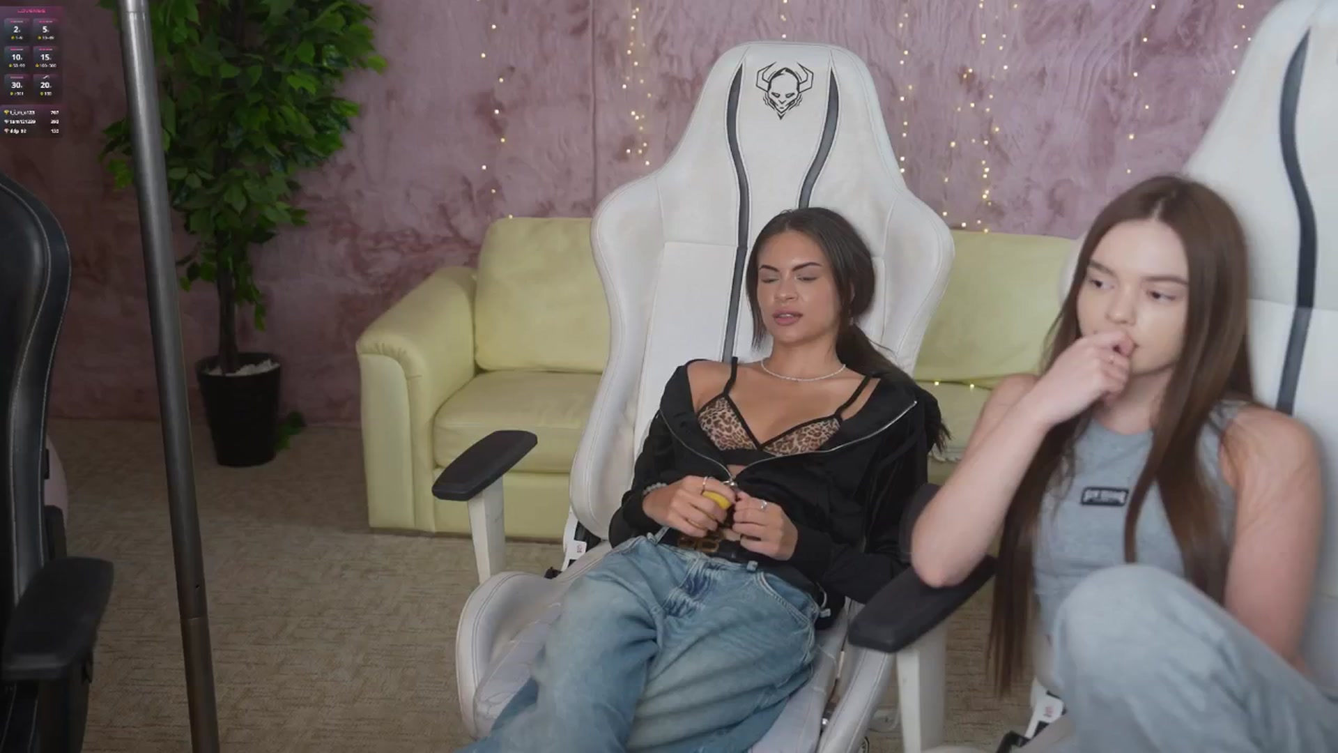 Gallery image thumbnail from Kirasolo's myfreecams stream on, 07/01/2025, 20:03 image 10 of 20