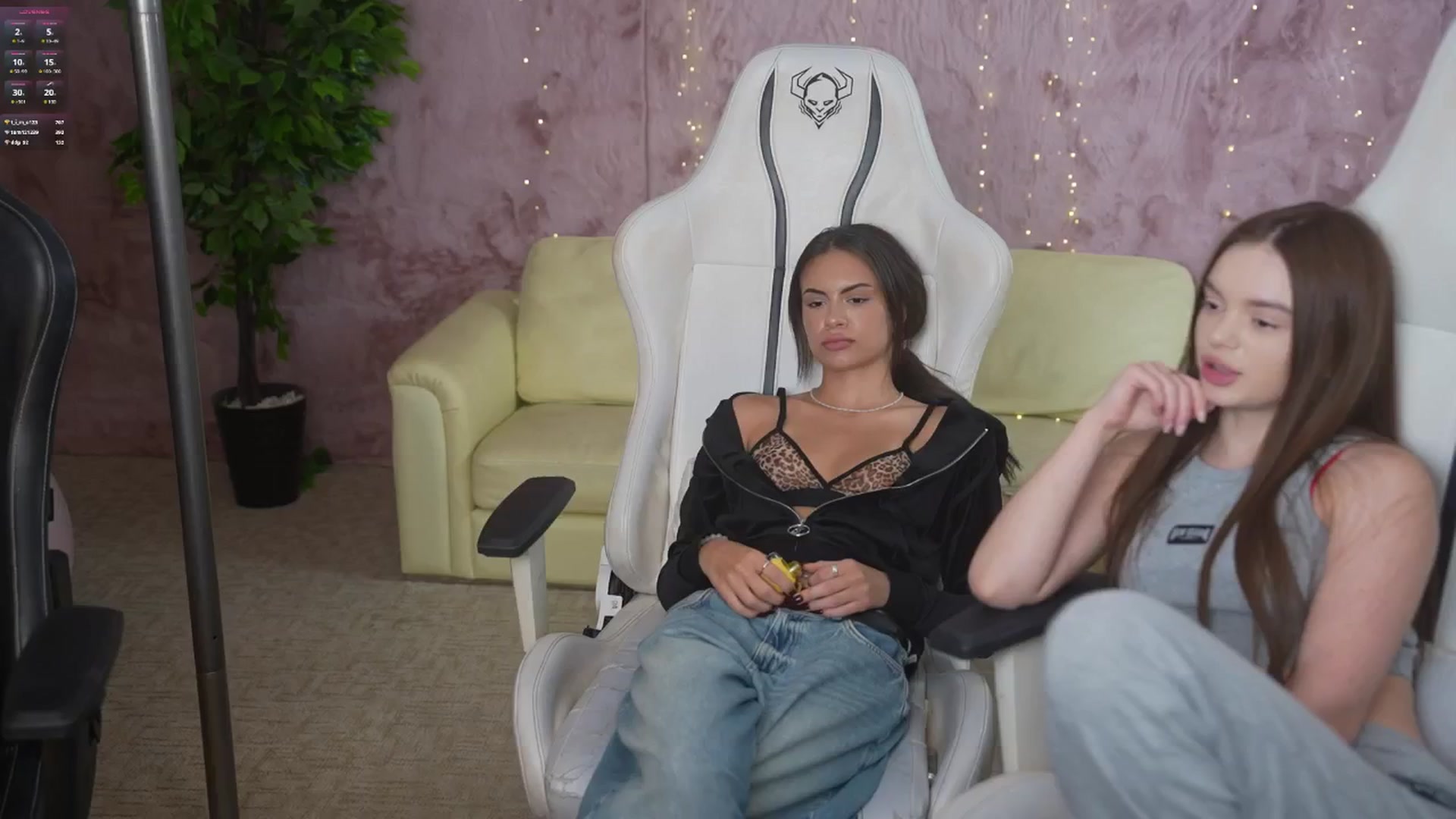 Gallery image thumbnail from Kirasolo's myfreecams stream on, 07/01/2025, 20:03 image 11 of 20