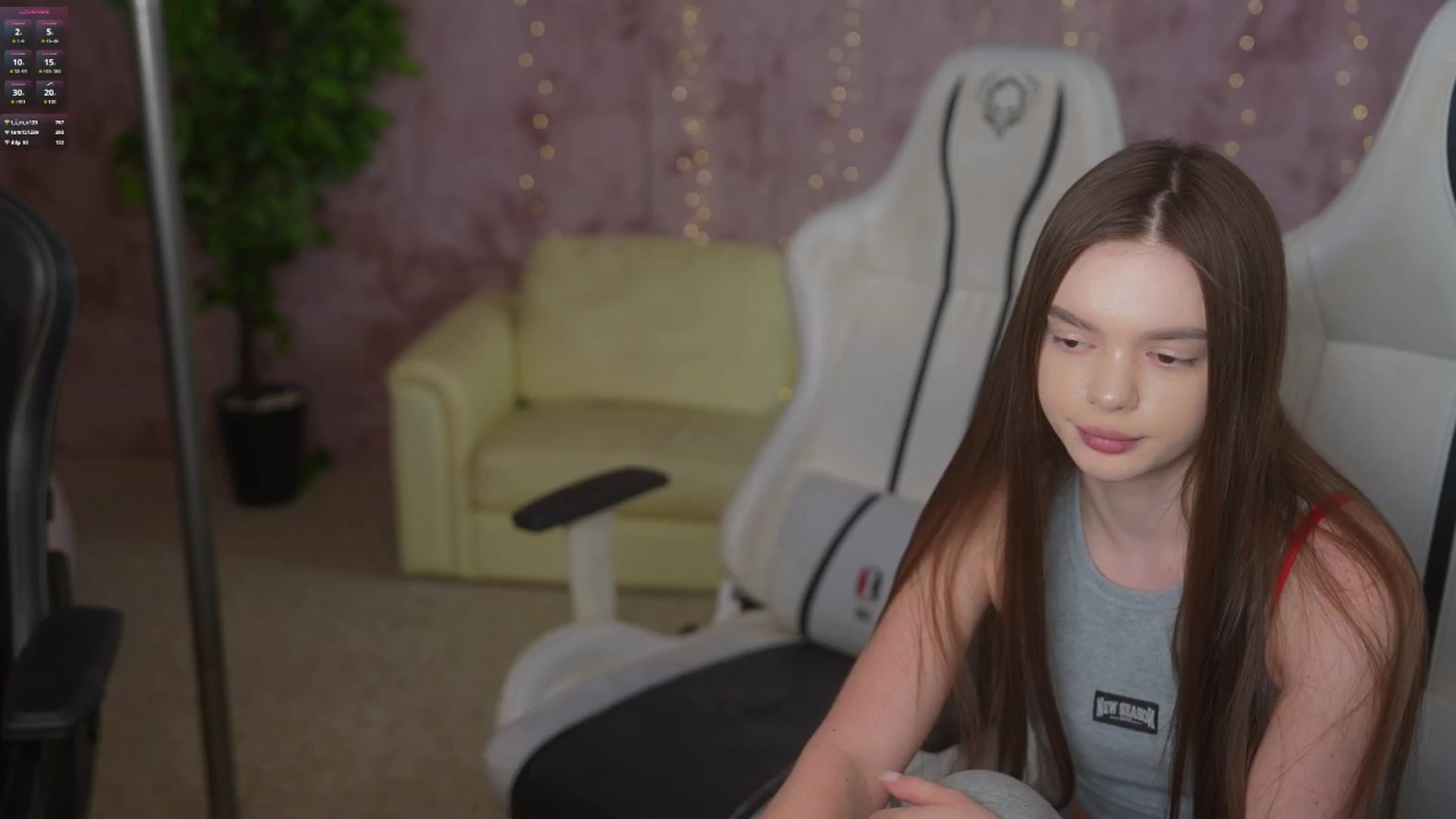 Gallery image thumbnail from Kirasolo's myfreecams stream on, 07/01/2025, 20:03 image 2 of 20