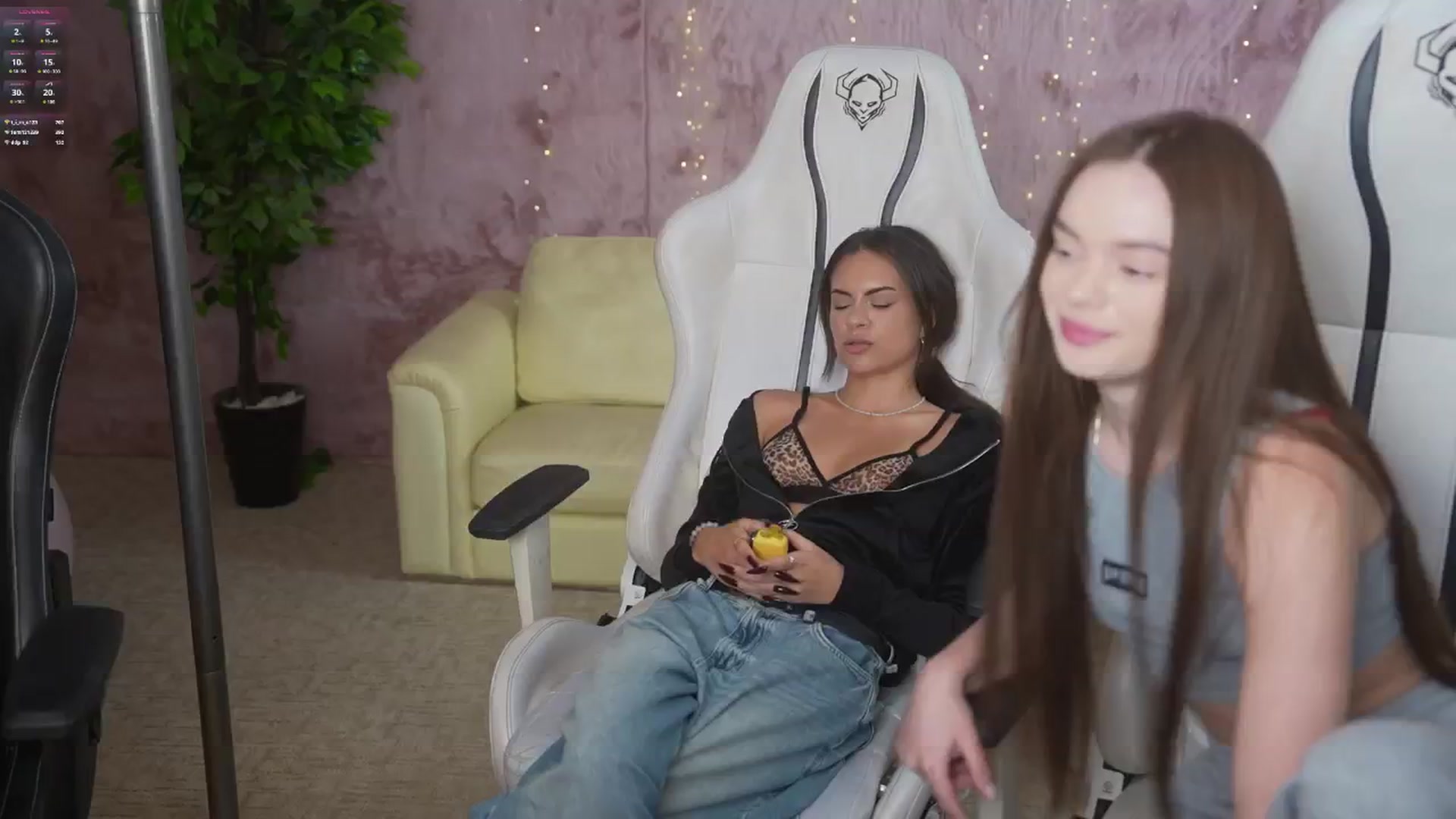 Gallery image thumbnail from Kirasolo's myfreecams stream on, 07/01/2025, 20:03 image 9 of 20