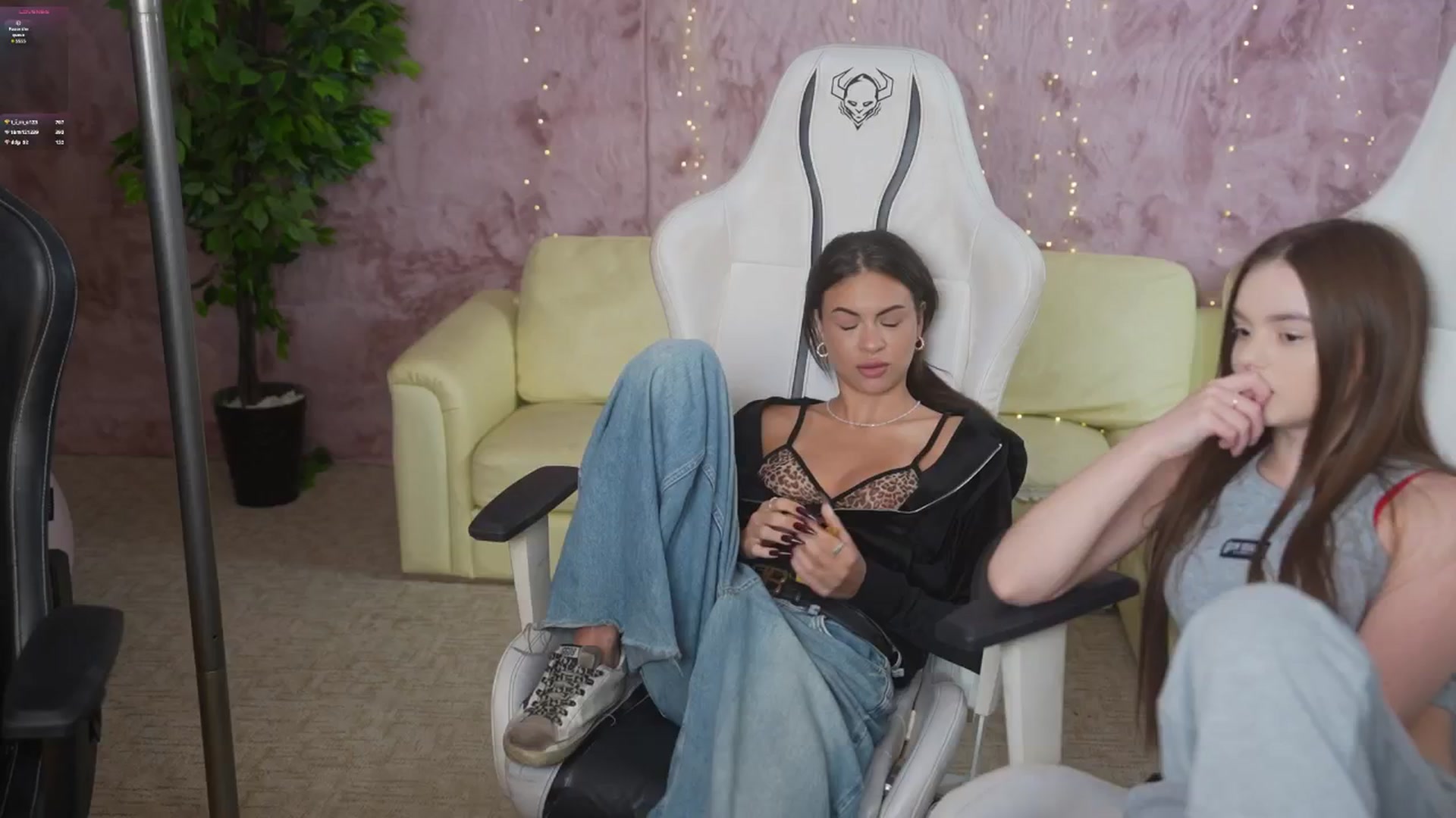 Gallery image thumbnail from Kirasolo's myfreecams stream on, 07/01/2025, 20:03 image 12 of 20