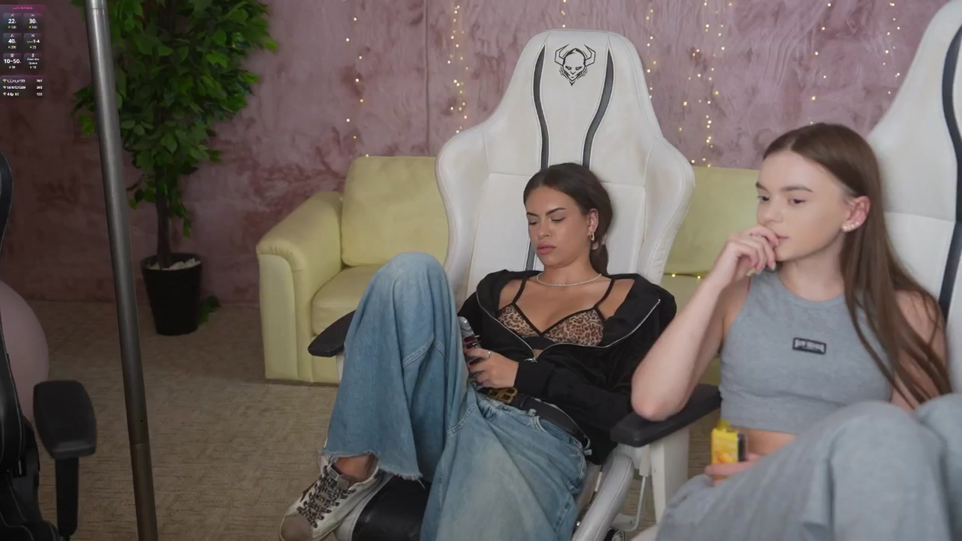 Gallery image thumbnail from Kirasolo's myfreecams stream on, 07/01/2025, 20:03 image 15 of 20