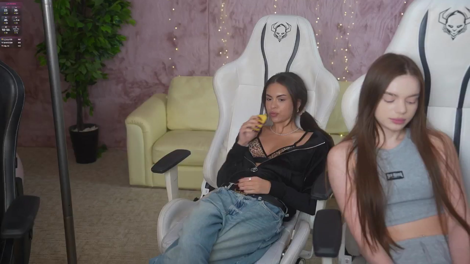Gallery image thumbnail from Kirasolo's myfreecams stream on, 07/01/2025, 20:03 image 8 of 20