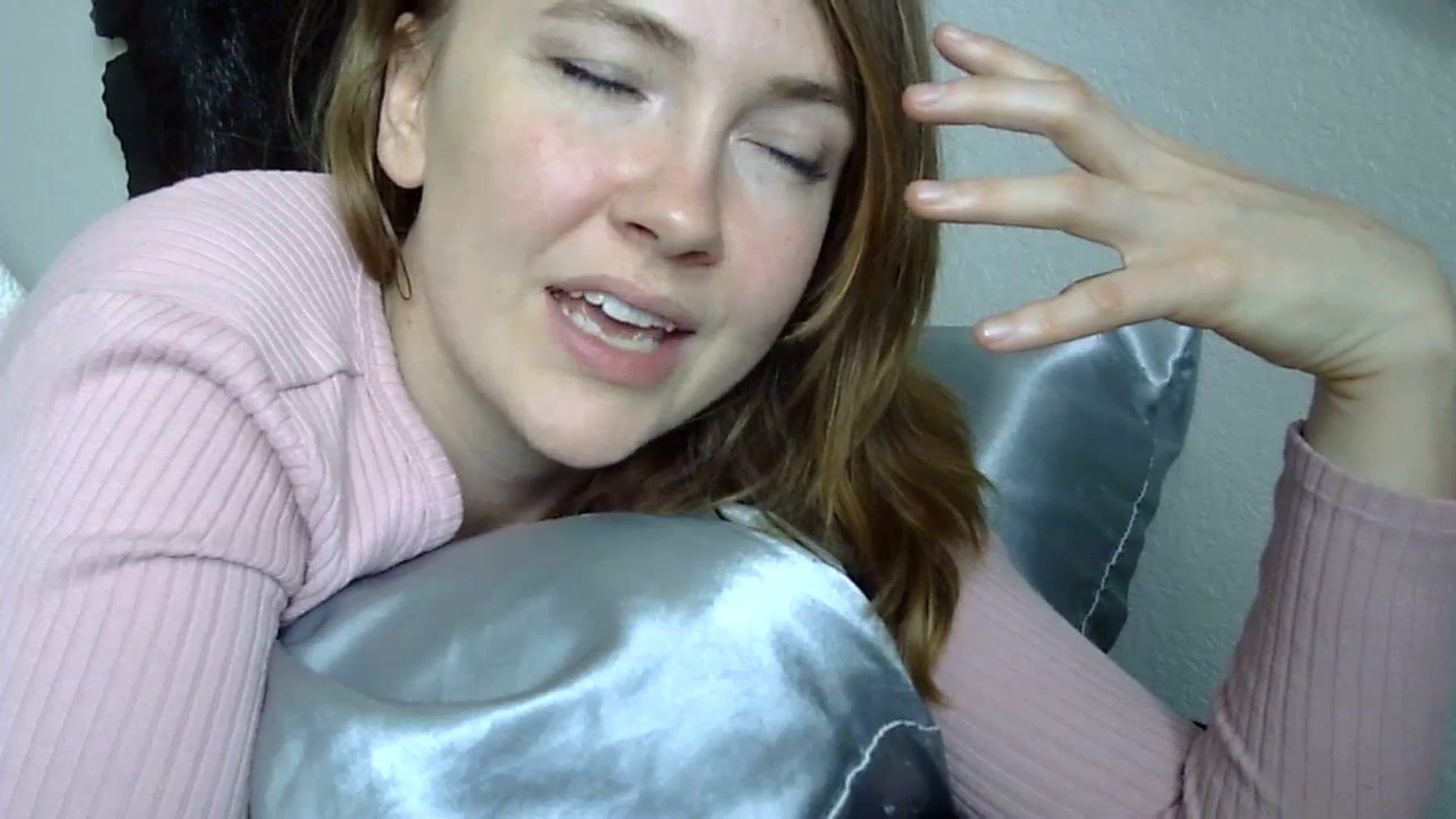Gallery image thumbnail from KirbyCutie's myfreecams stream on, 03/14/2024, 20:29 image 18 of 20