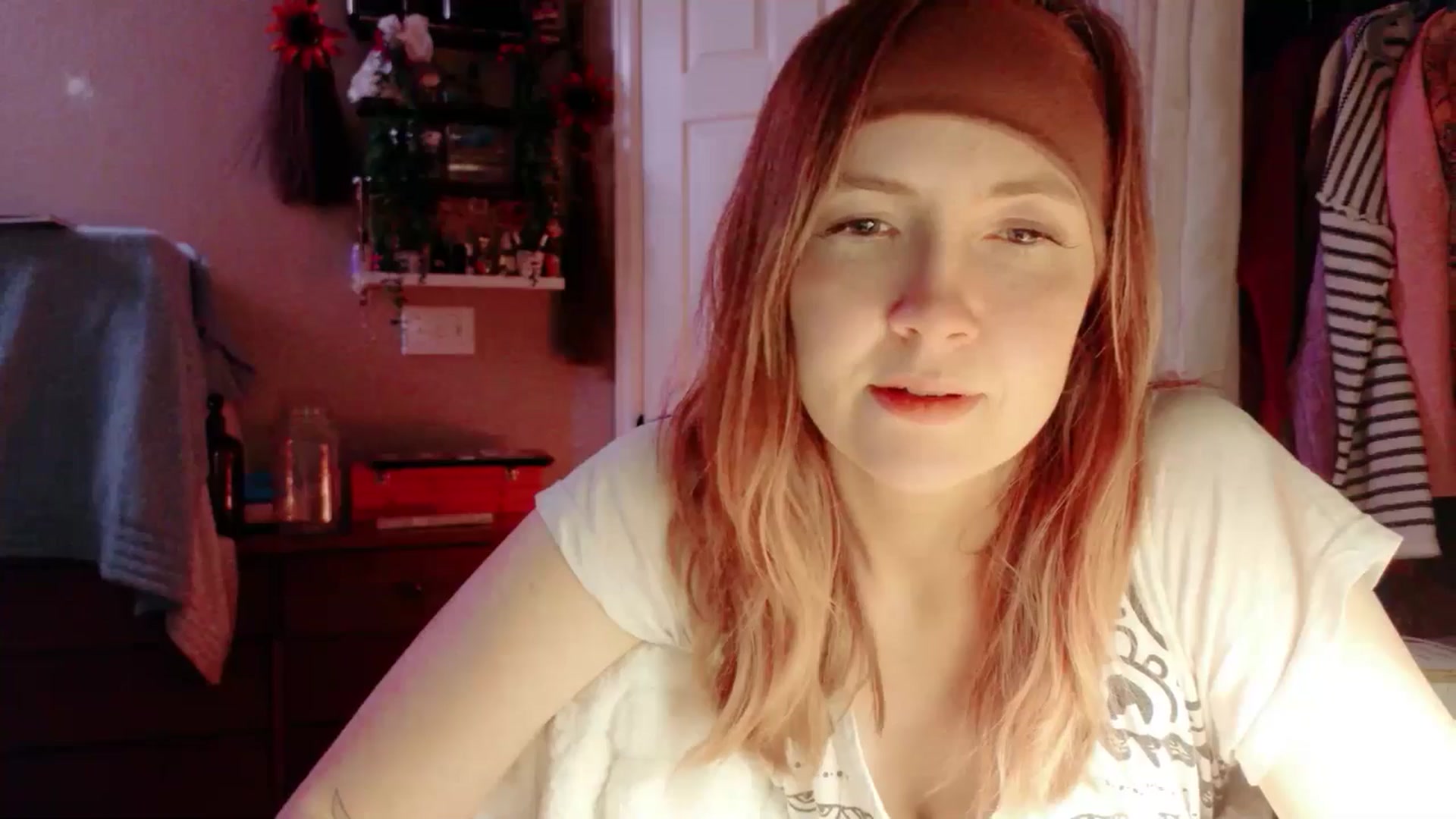 Gallery image thumbnail from KirbyCutie's myfreecams stream on, 04/30/2026, 06:04 image 13 of 20