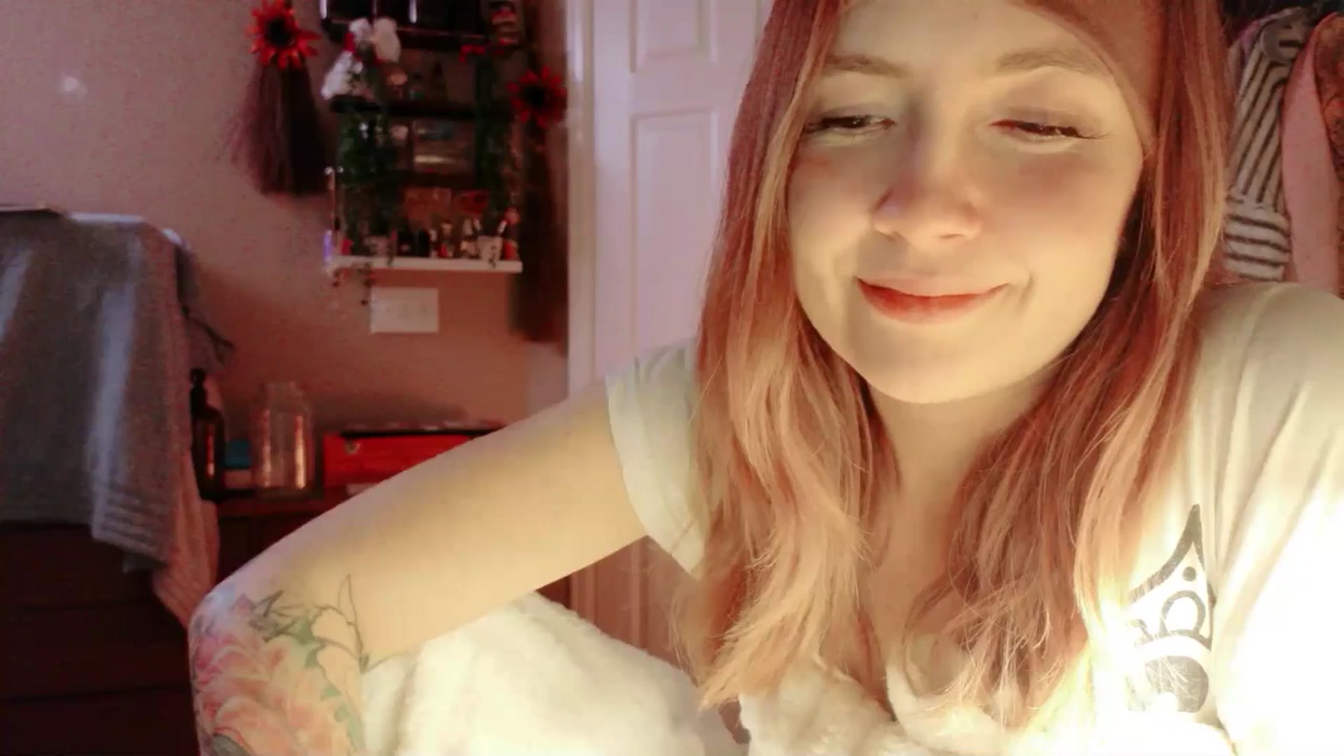 Gallery image thumbnail from KirbyCutie's myfreecams stream on, 04/30/2026, 06:04 image 4 of 20
