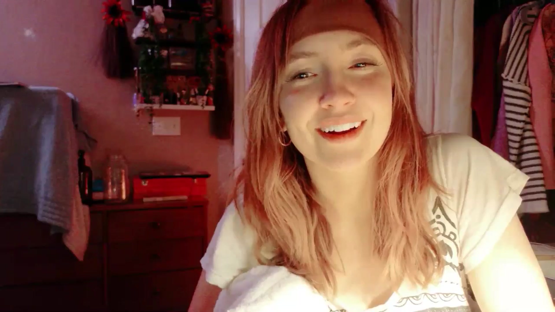 Gallery image thumbnail from KirbyCutie's myfreecams stream on, 04/30/2026, 06:04 image 16 of 20