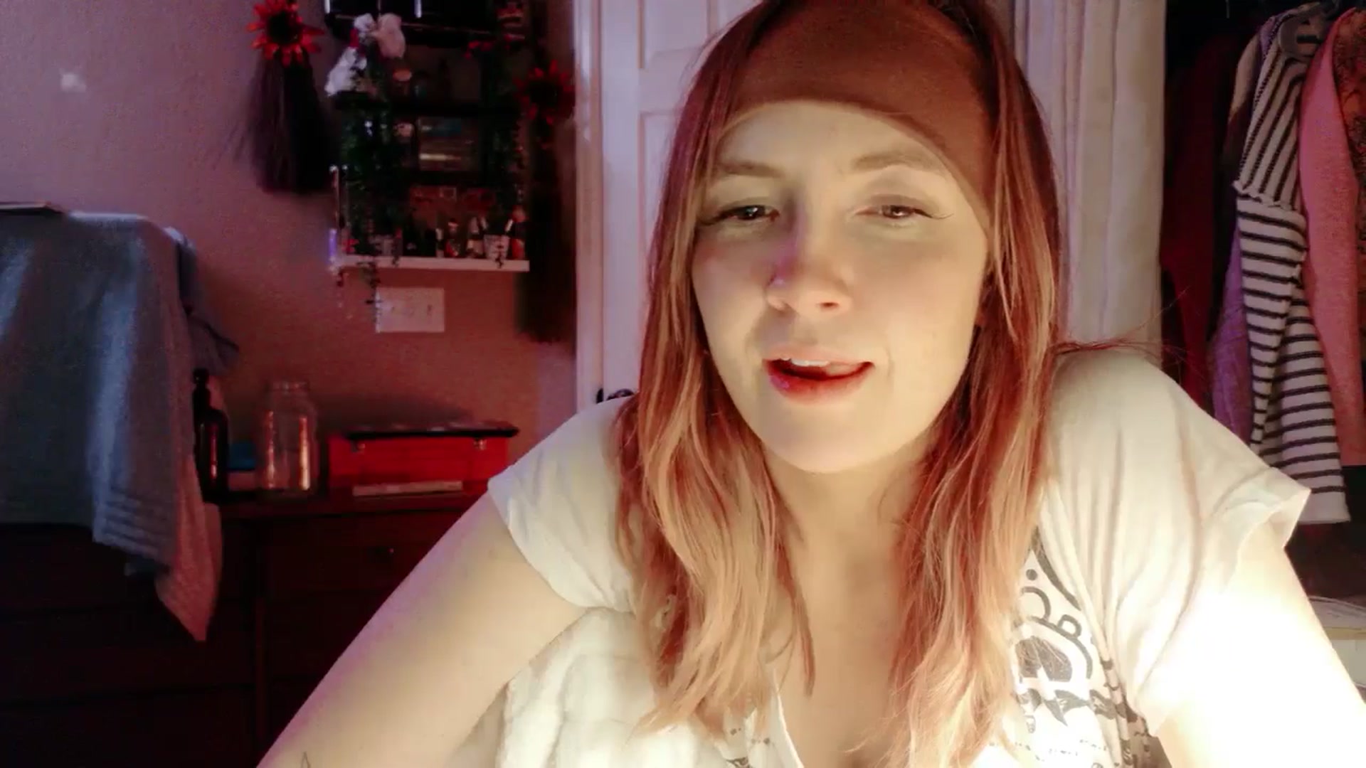 Gallery image thumbnail from KirbyCutie's myfreecams stream on, 04/30/2026, 06:04 image 11 of 20