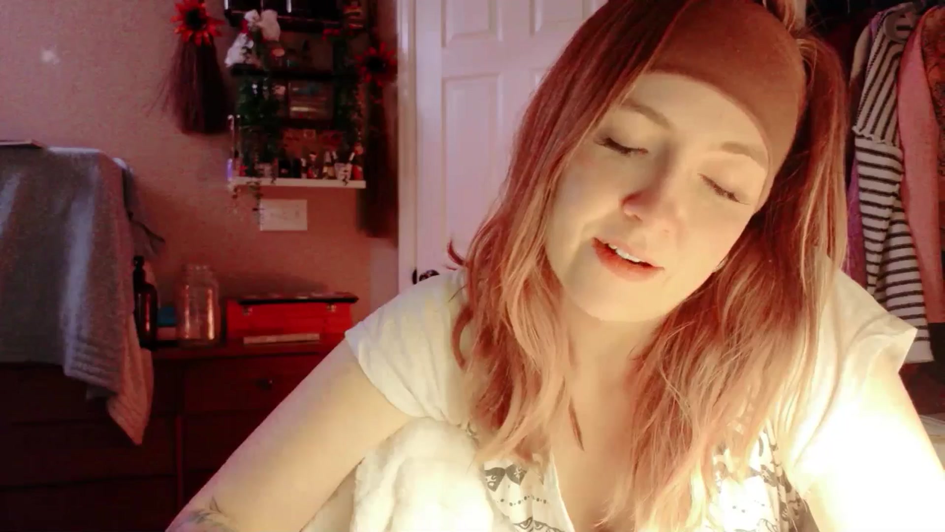 Gallery image thumbnail from KirbyCutie's myfreecams stream on, 04/30/2026, 06:04 image 10 of 20