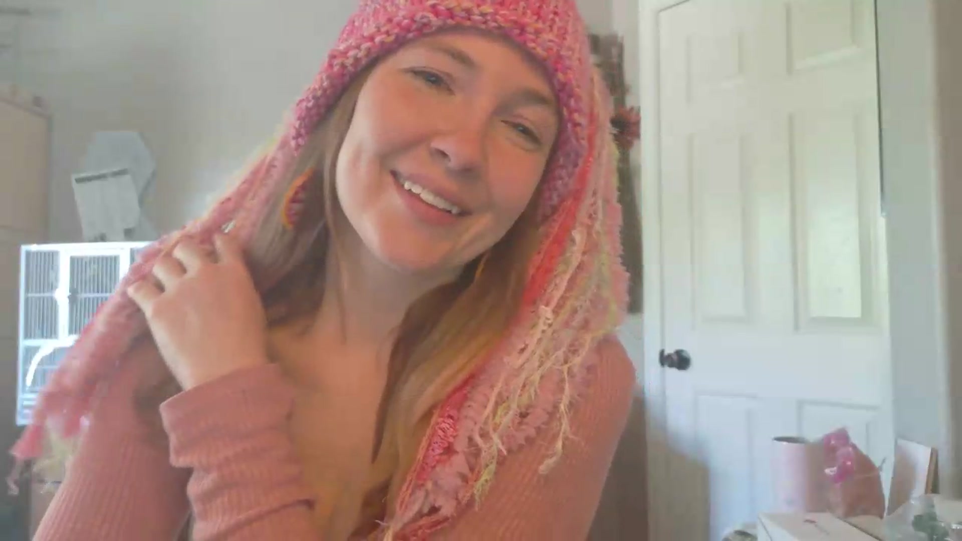 Gallery image thumbnail from KirbyCutie's myfreecams stream on, 05/21/2026, 18:51 image 19 of 20