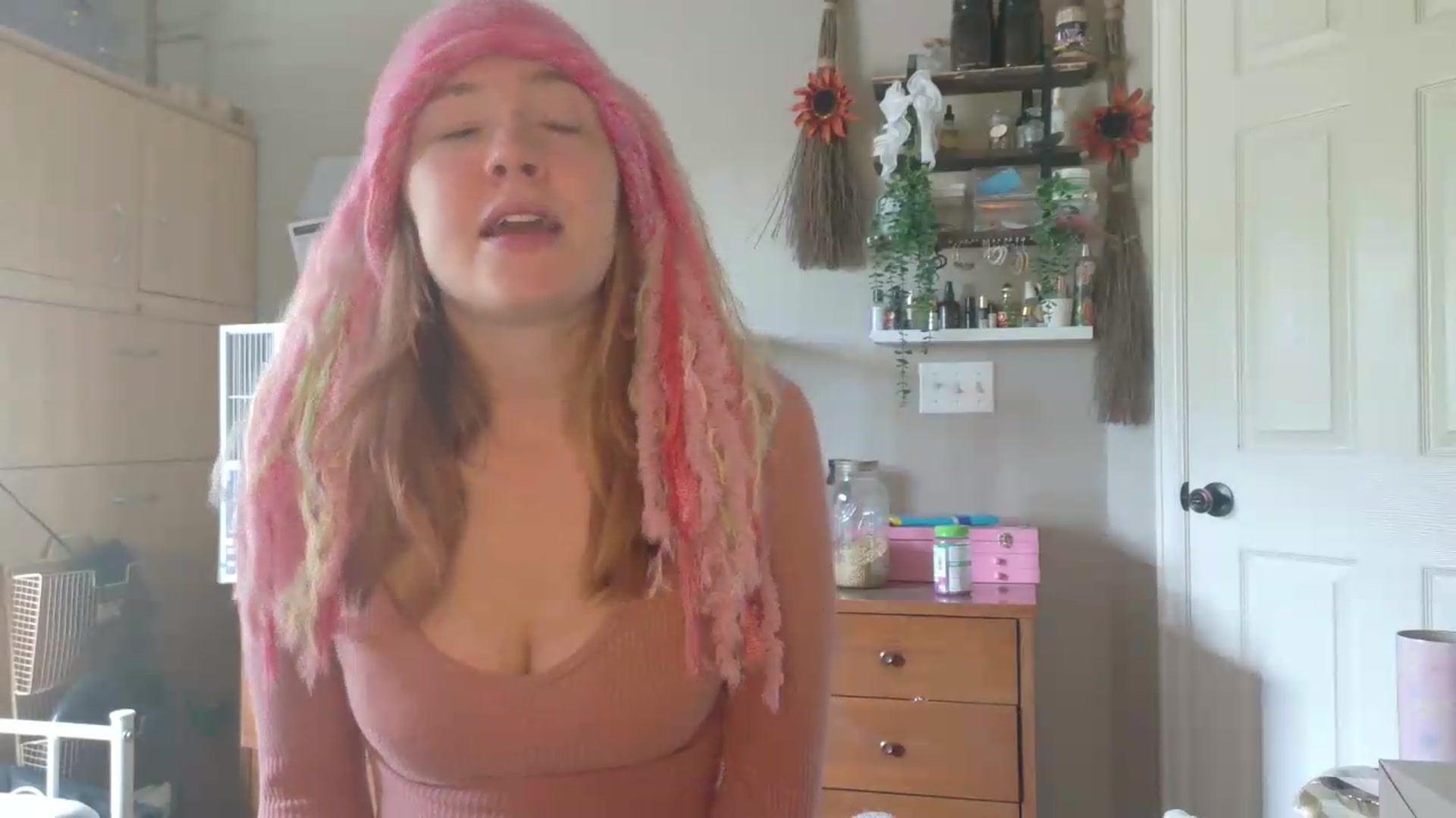 Gallery image thumbnail from KirbyCutie's myfreecams stream on, 05/21/2026, 18:51 image 5 of 20
