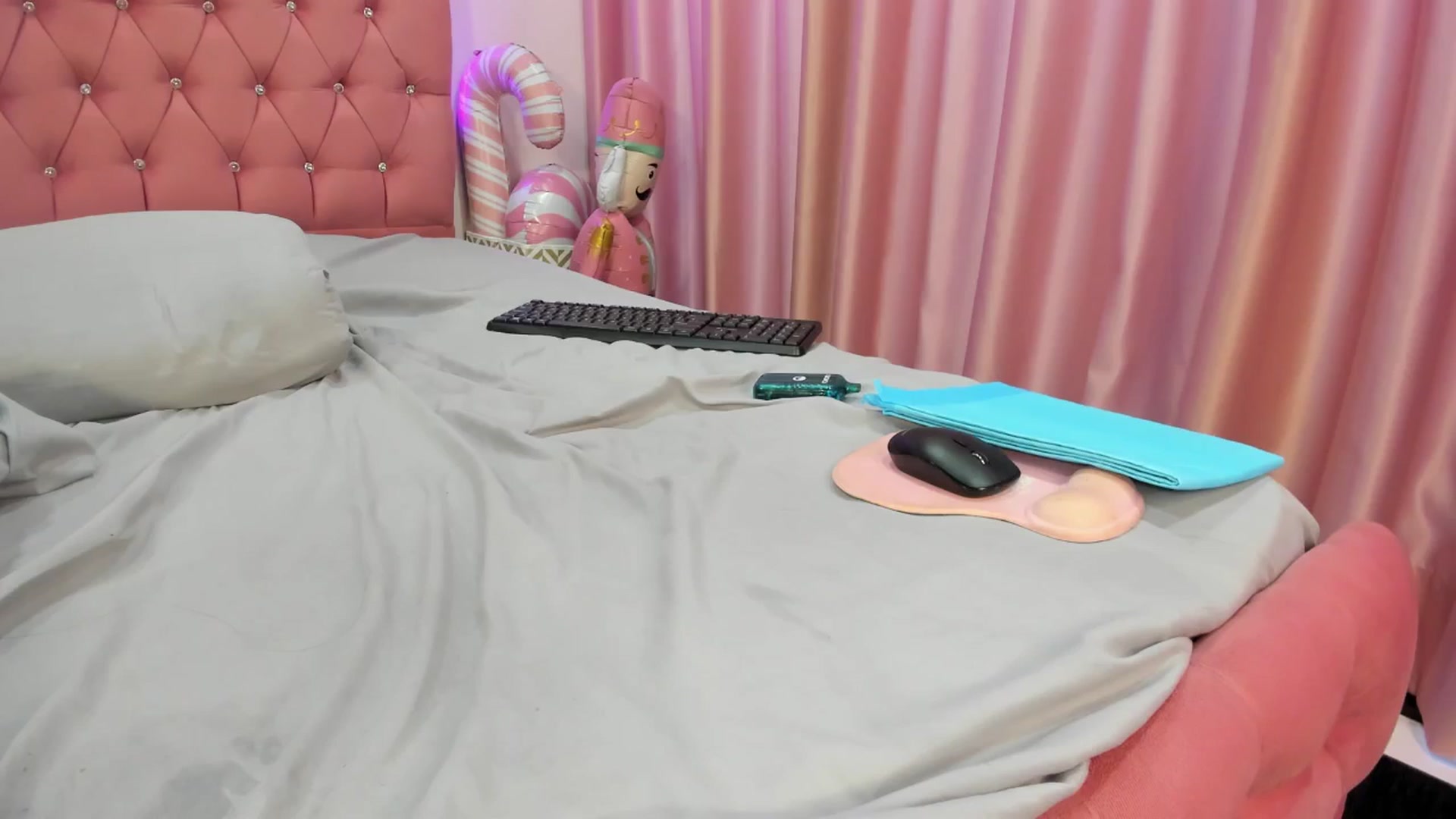 Gallery image thumbnail from Kirra4u's myfreecams stream on, 12/31/2025, 19:58 image 20 of 20