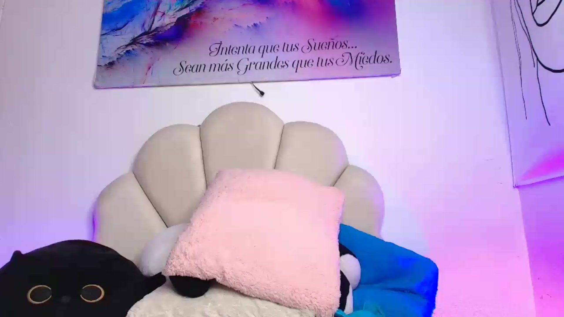 Gallery image thumbnail from KishaColins's myfreecams stream on, 08/20/2026, 16:36 image 10 of 20